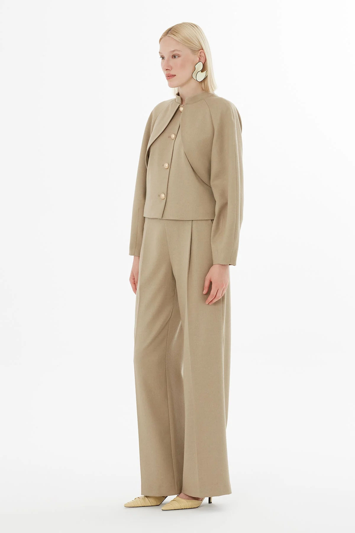 Beige Buttoned Short Jacket Suit - Image 4