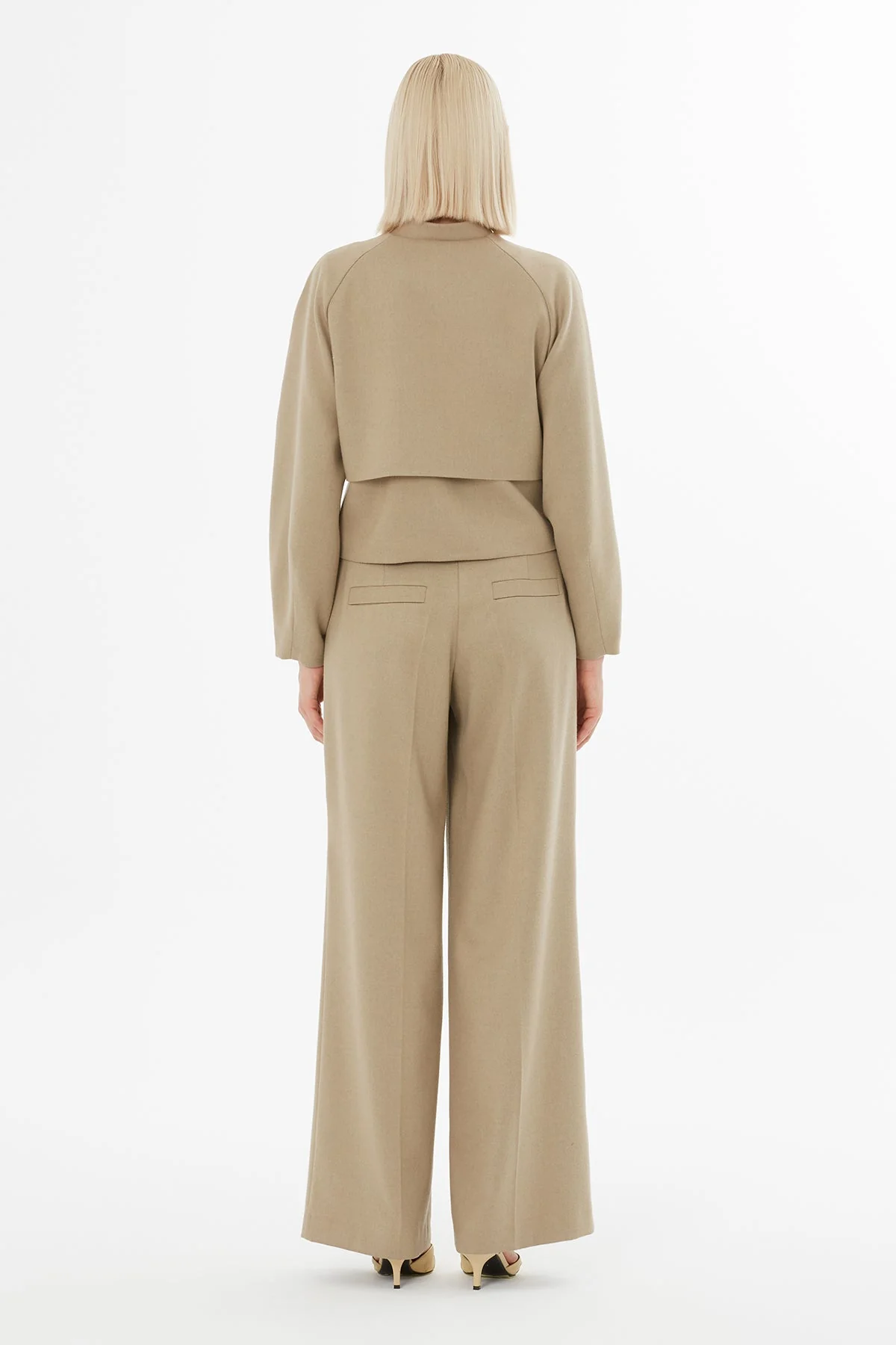 Beige Buttoned Short Jacket Suit - Image 5