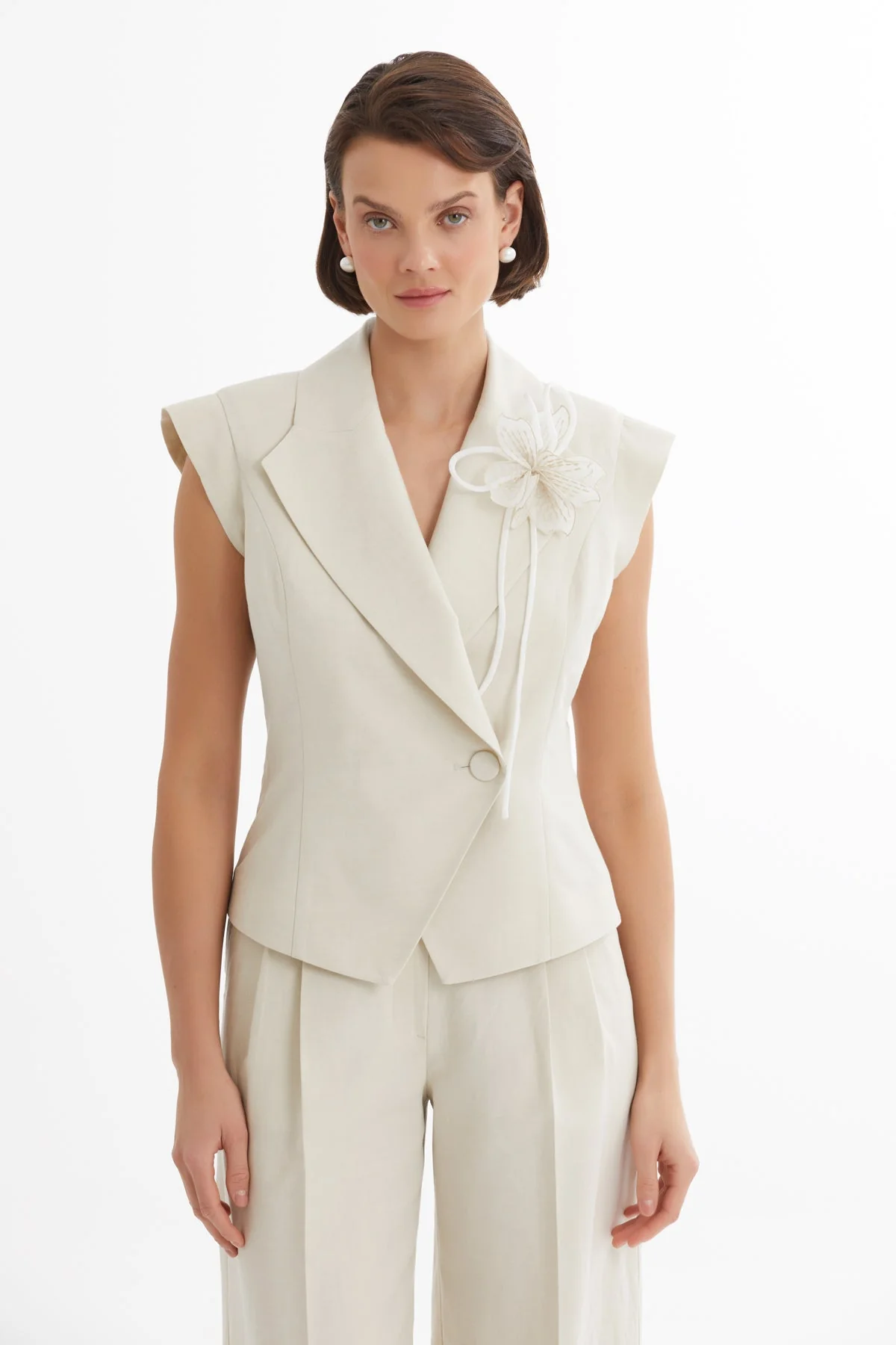 Beige Floral Brooch Vest Trouser Set - Image 2