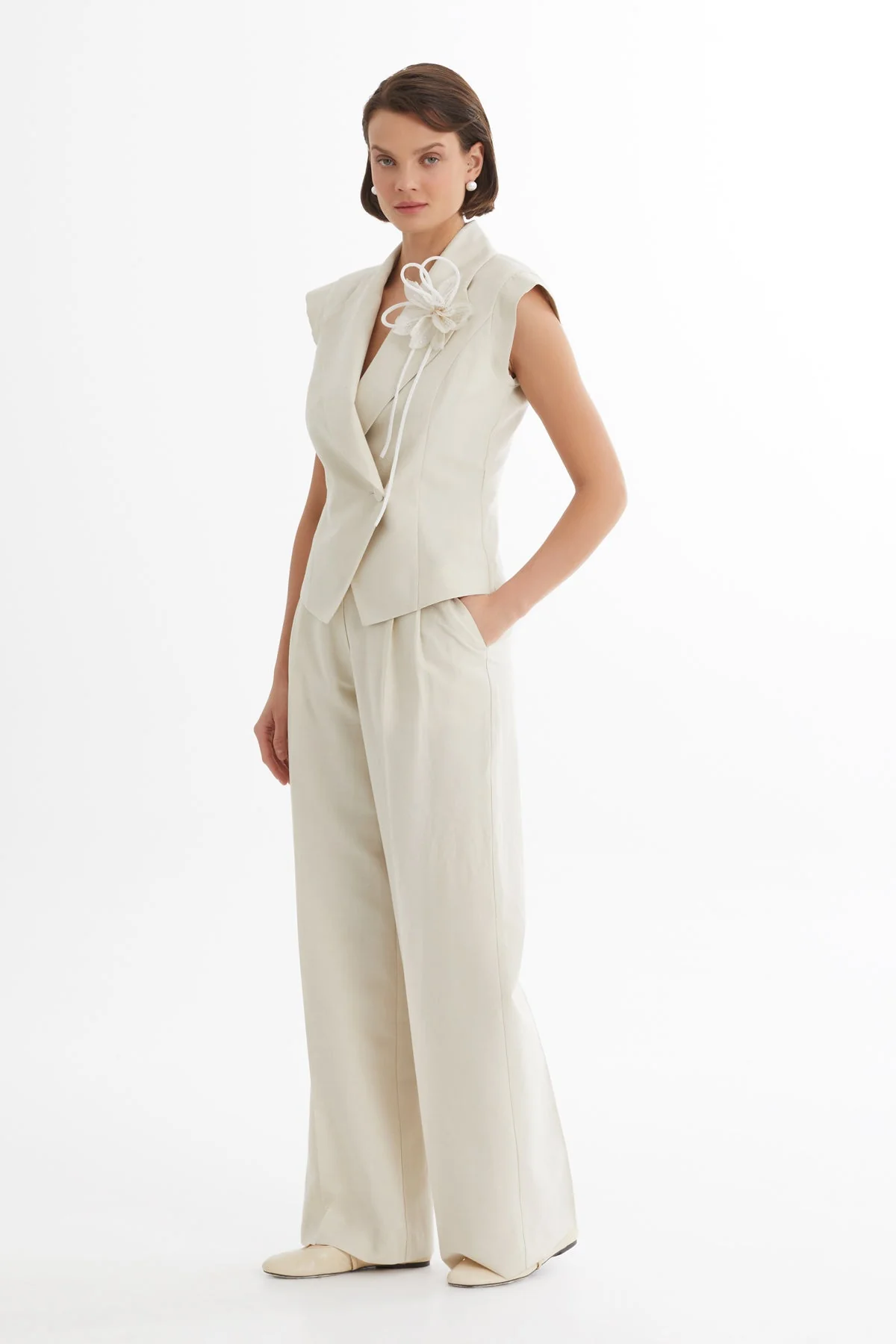 Beige Floral Brooch Vest Trouser Set - Image 4