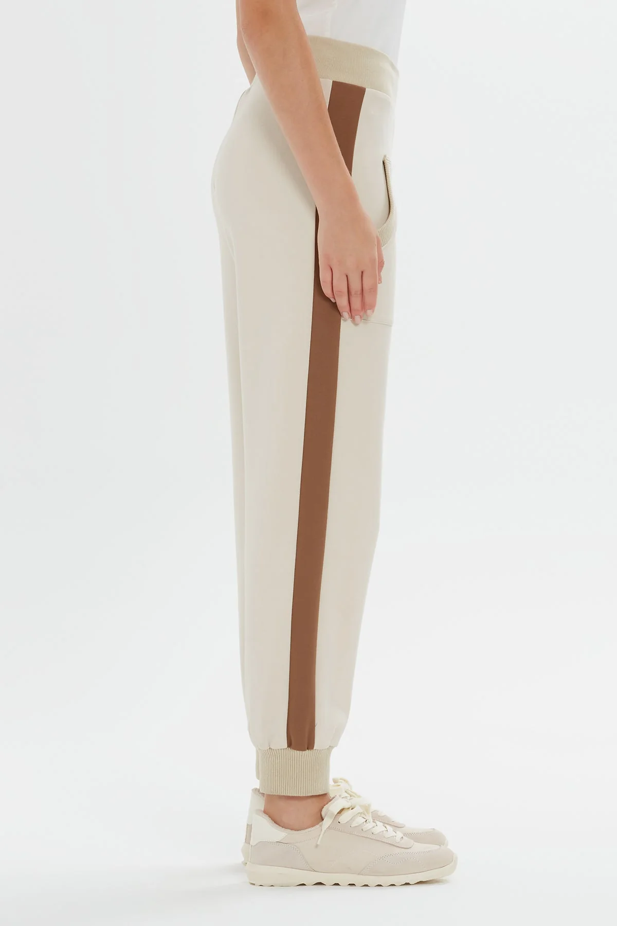 Beige Pocketed Carrot Fit Sweatpants - Image 3