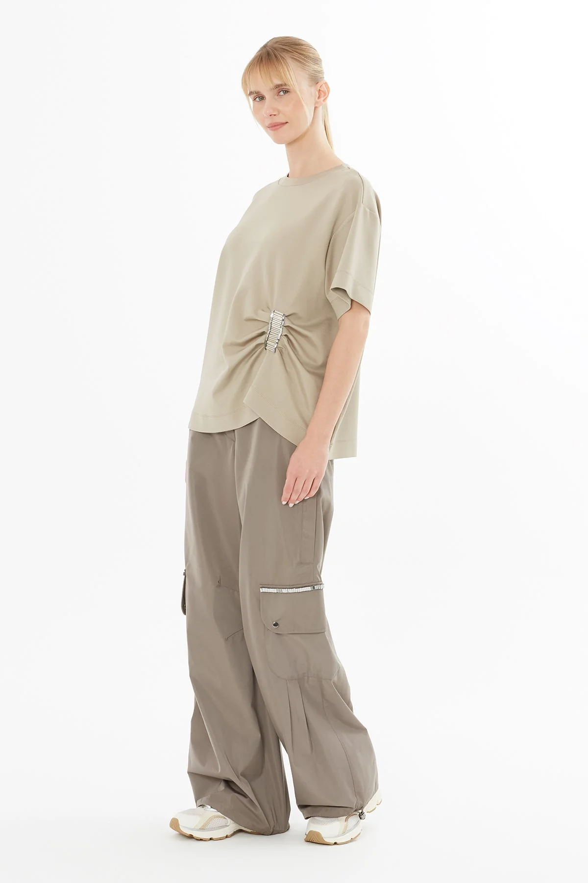 Beige T-Shirt with Embroidered Waist Detail - Image 4
