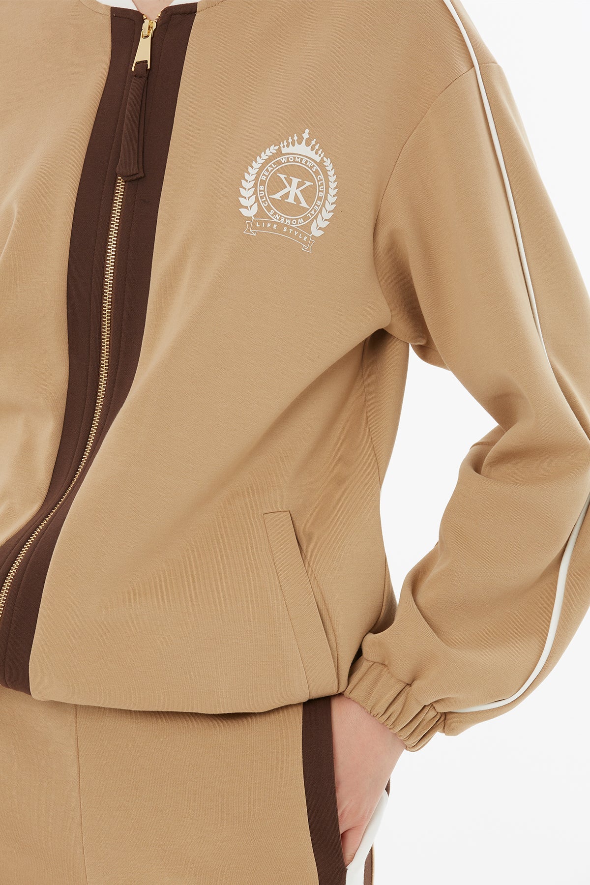 Beige Tracksuit Set with Knit Collar - Image 3