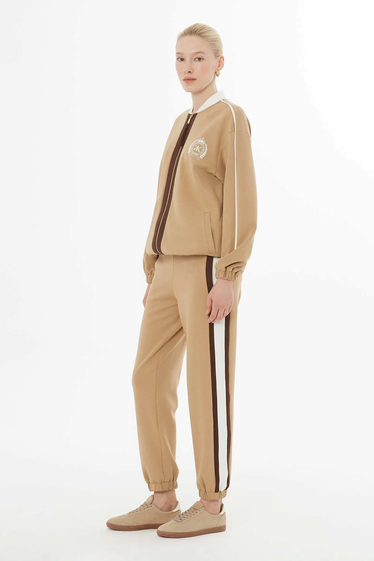 Beige Tracksuit Set with Knit Collar - Image 4