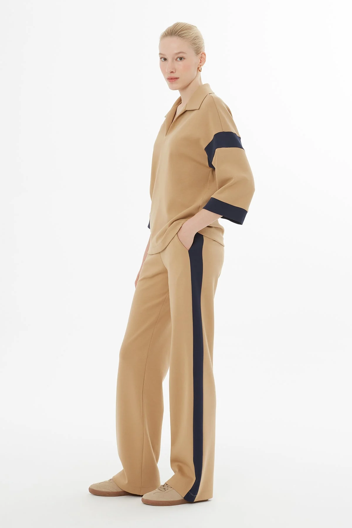Beige V-Neck Trimmed Tracksuit Set - Image 2