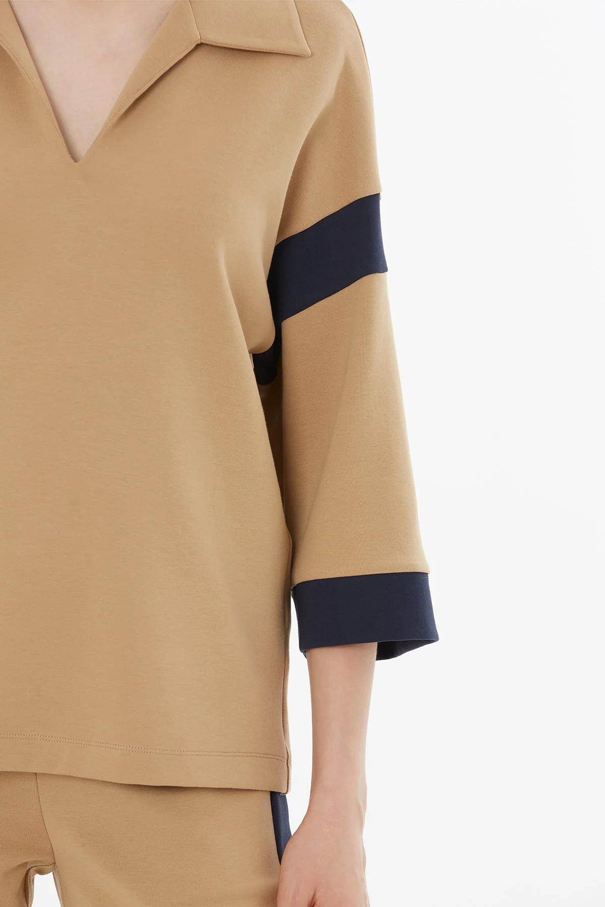 Beige V-Neck Trimmed Tracksuit Set - Image 3