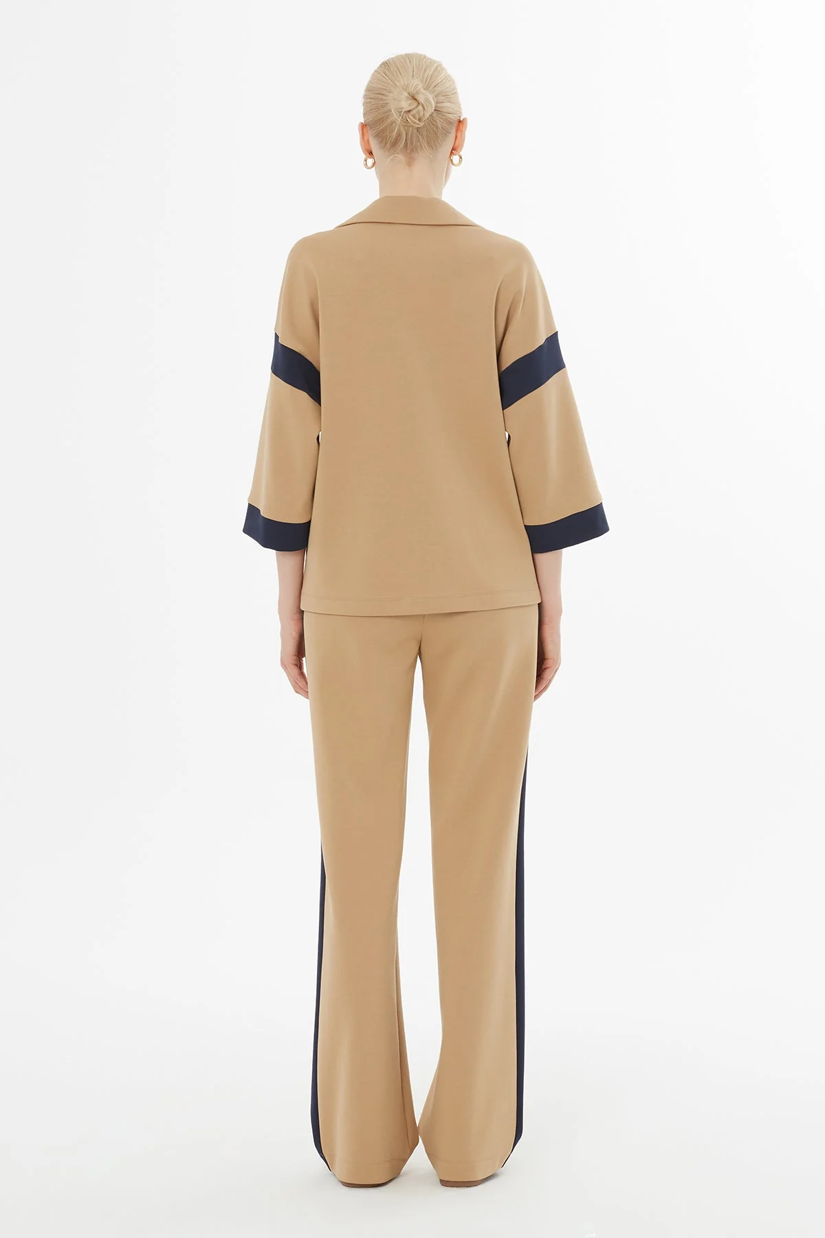 Beige V-Neck Trimmed Tracksuit Set - Image 4