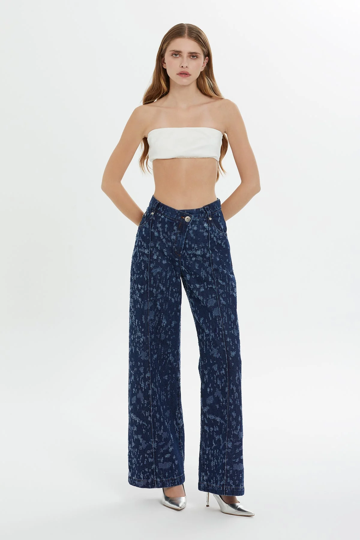 Belted Pleated Wide-Leg Jeans