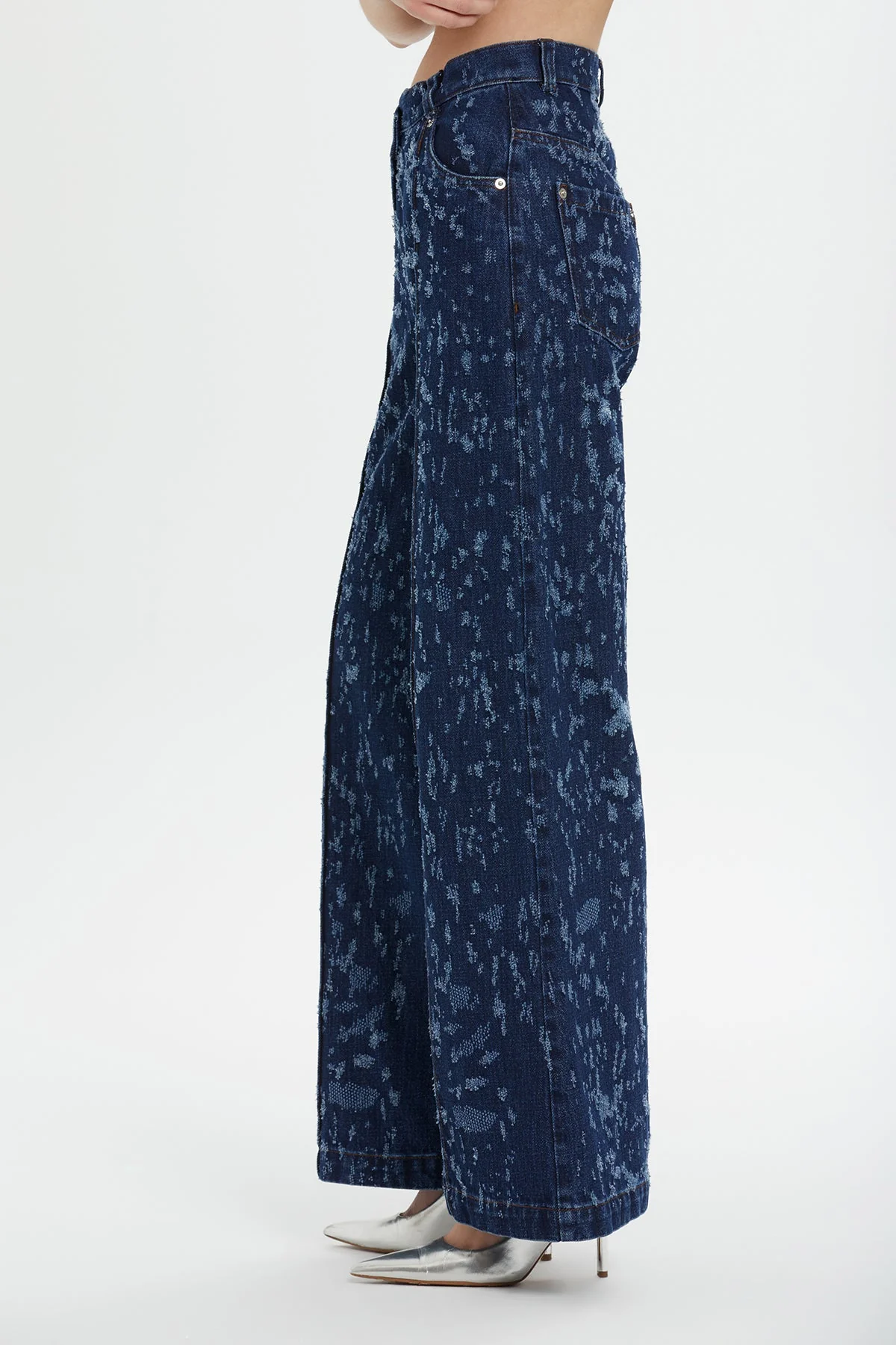 Belted Pleated Wide-Leg Jeans - Image 3