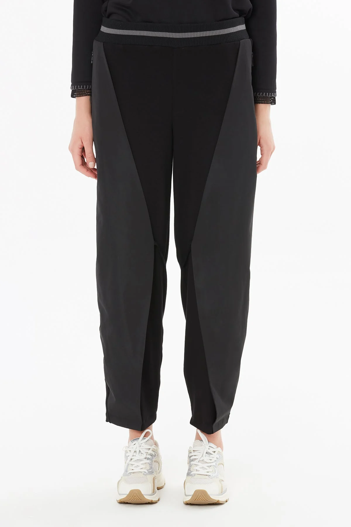 Black Ankle-Length Sweatpants - Image 2