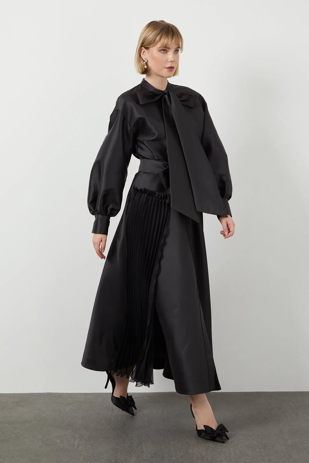 Black Bow-Detail Midi Dress - Image 2