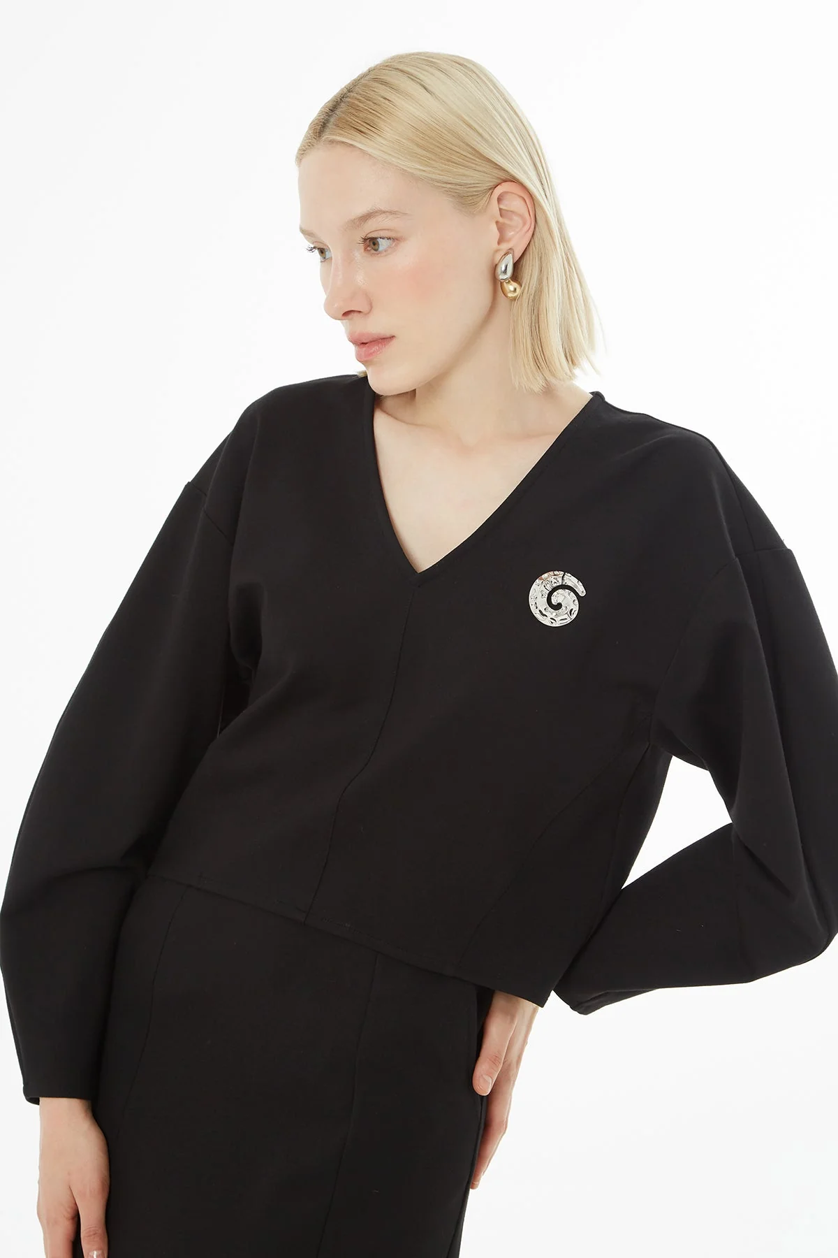 Black Brooch-Detail Set - Image 3