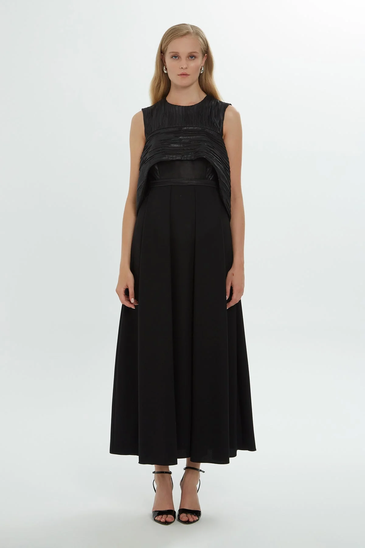 Black Round-Neck Midi Dress