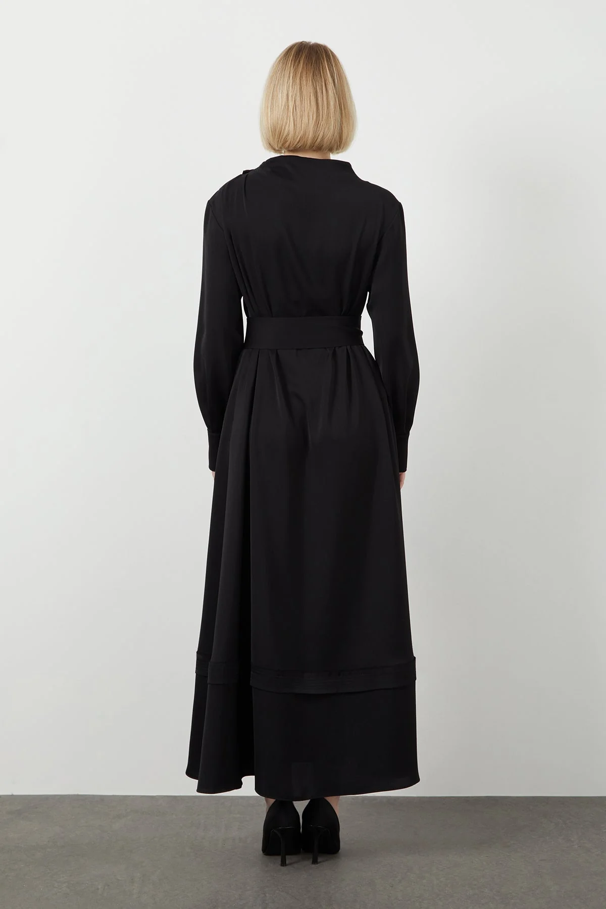 Black Sash-Detail Slit Midi Dress - Image 4