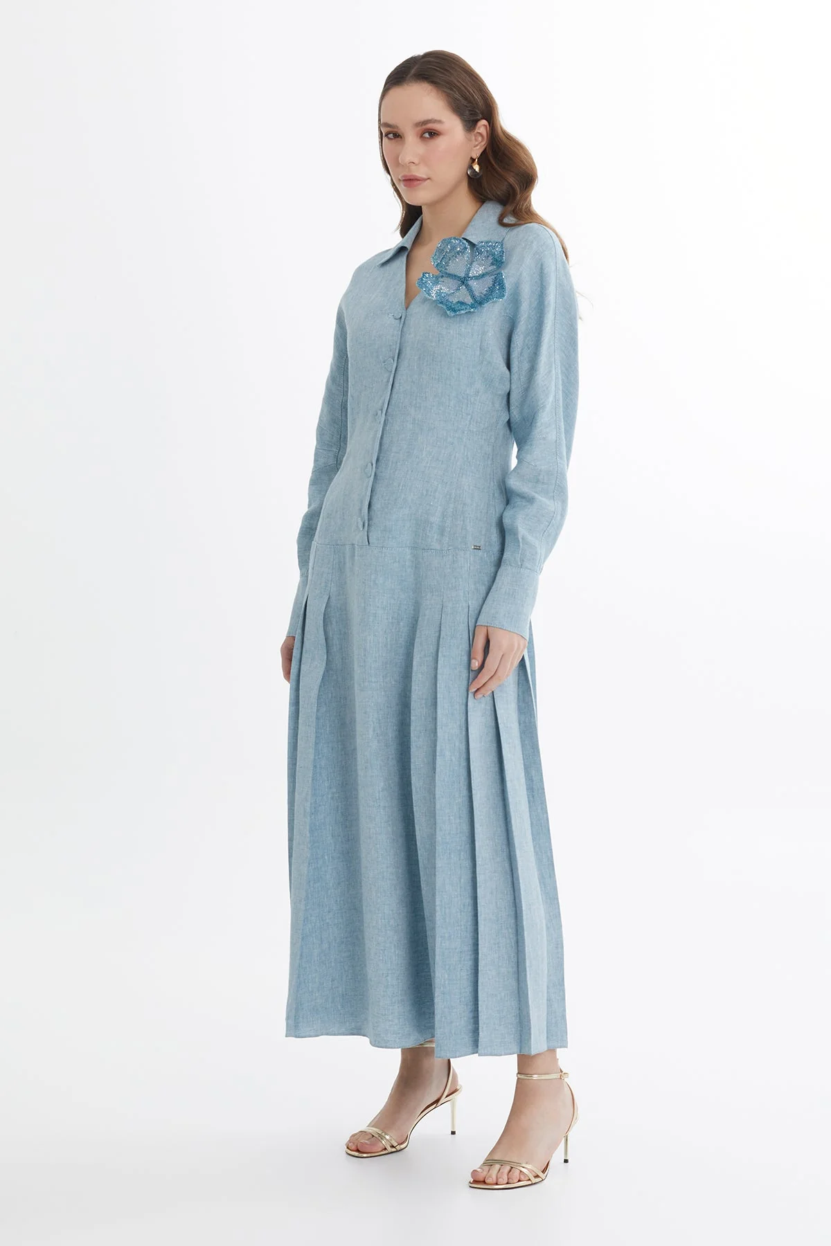 Blue Beaded Floral Brooch Linen Maxi Dress - Image 4