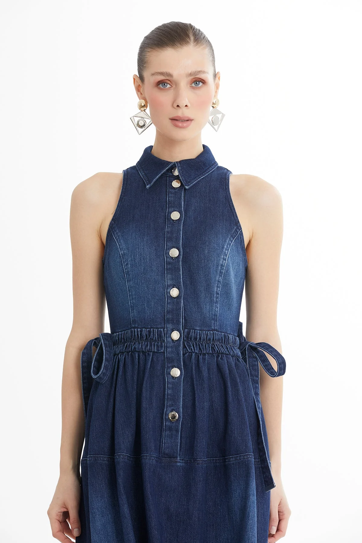 Blue Gathered Waist Sleeveless Denim Midi Dress - Image 2