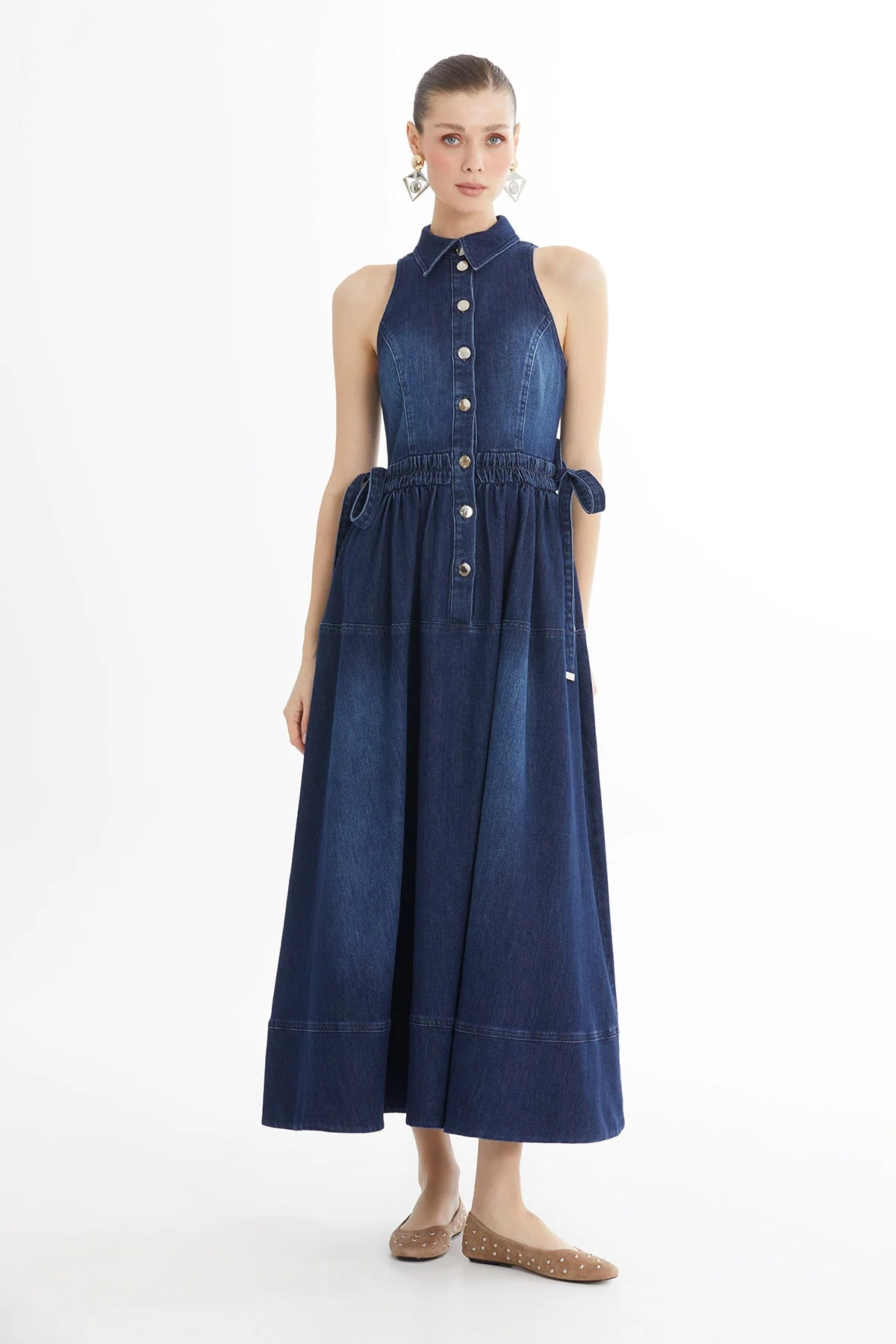 Blue Gathered Waist Sleeveless Denim Midi Dress - Image 4