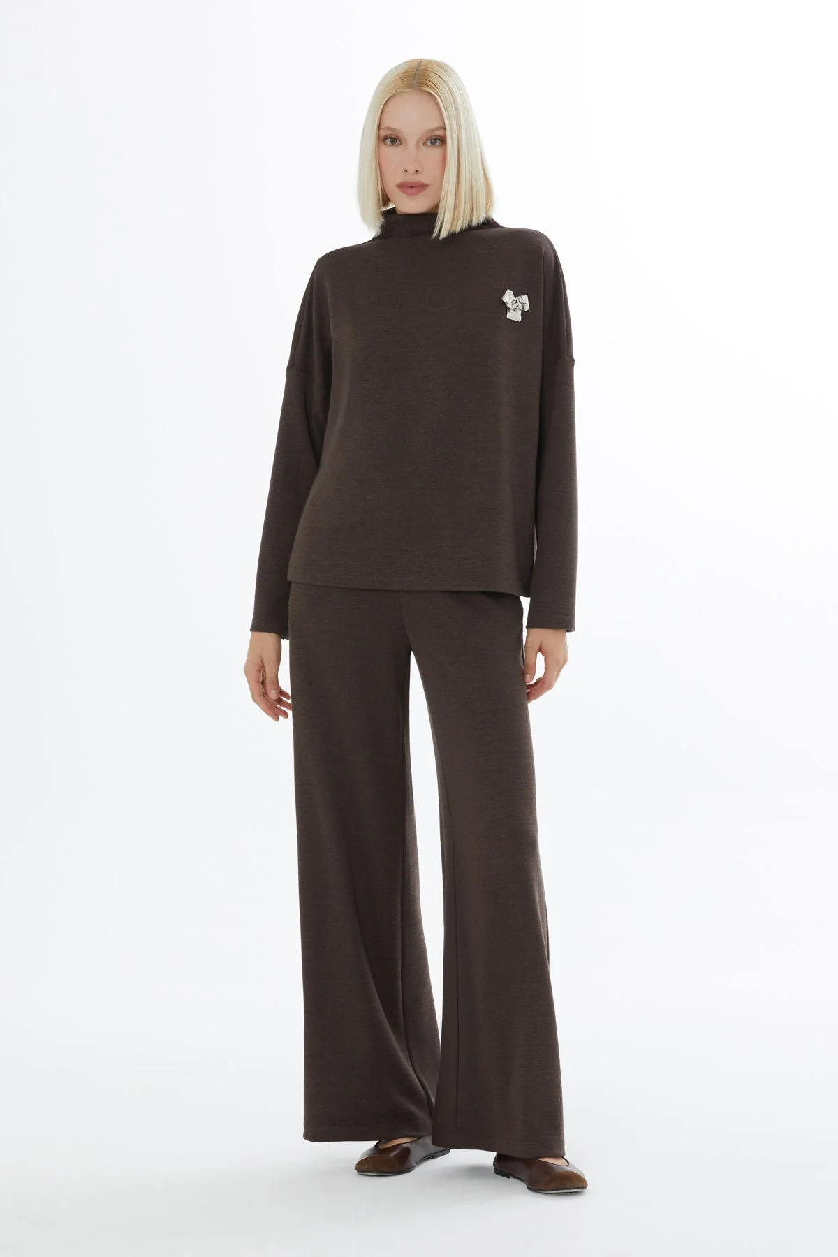 Brooch-Detail Elastic Waist Tracksuit Set