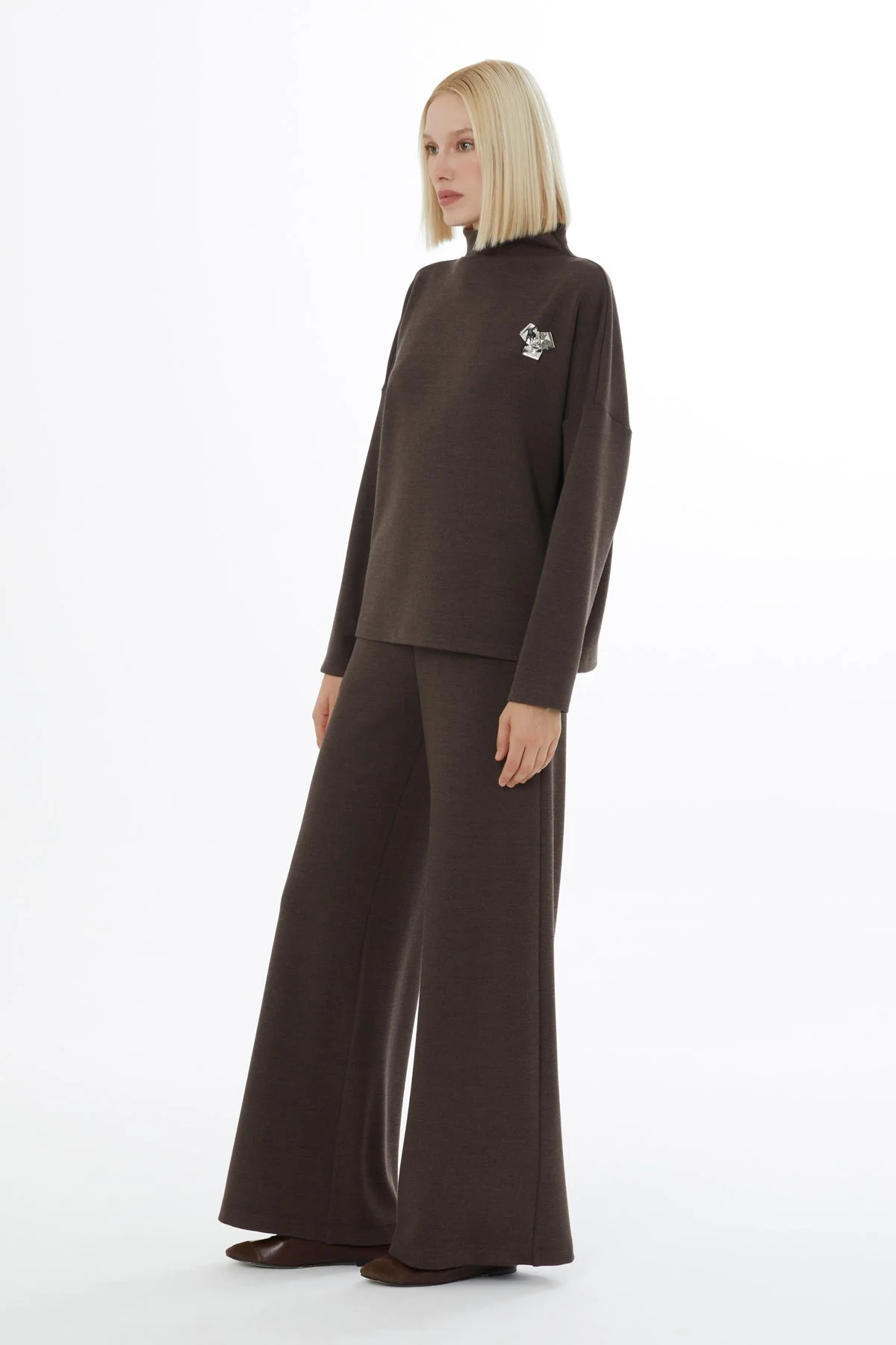 Brooch-Detail Elastic Waist Tracksuit Set - Image 2