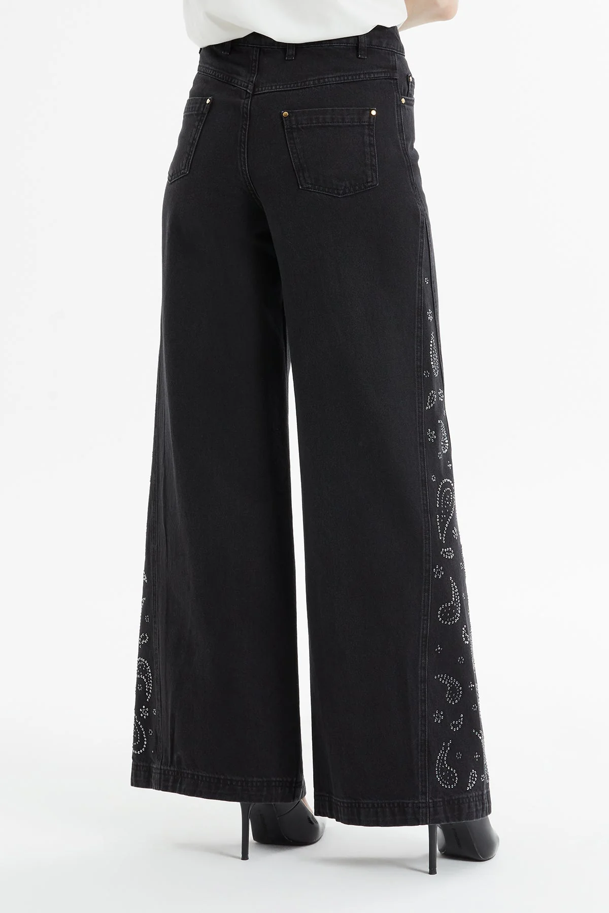 Buttoned Wide-Leg Jeans - Image 4