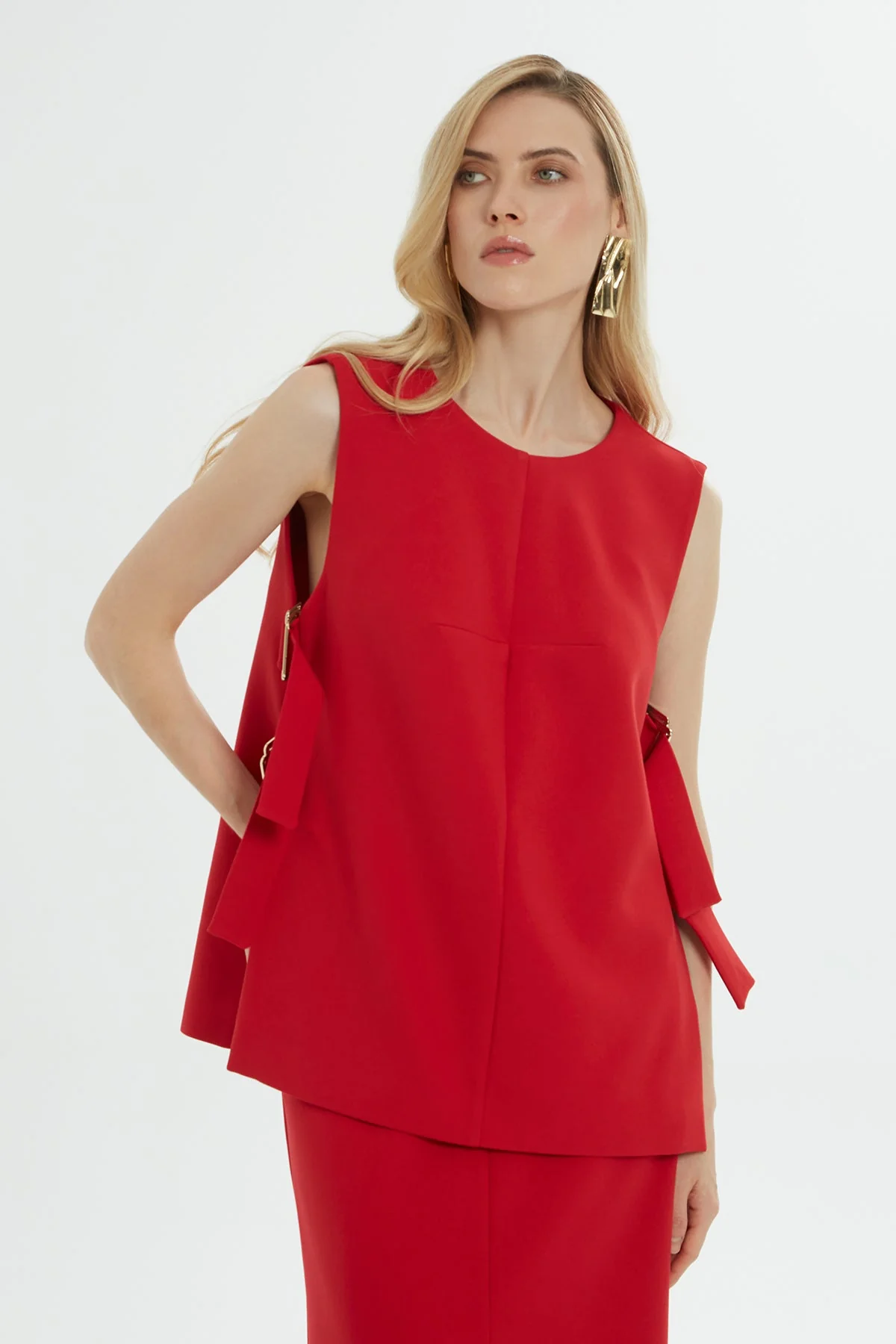 Crew-Neck Sleeveless Vest - Image 2