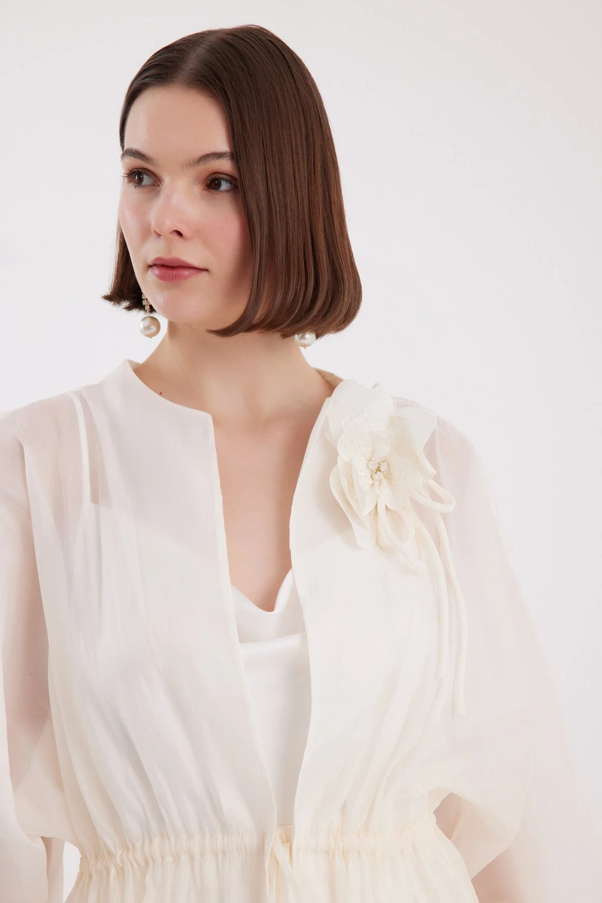 Ecru Balloon Silhouette Brooch Skirt Set - Image 3
