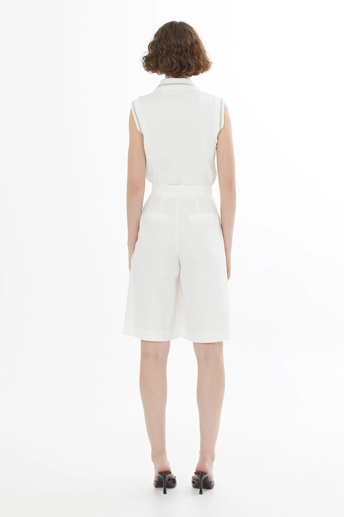 Ecru Belted Lace Detail Shorts - Image 4
