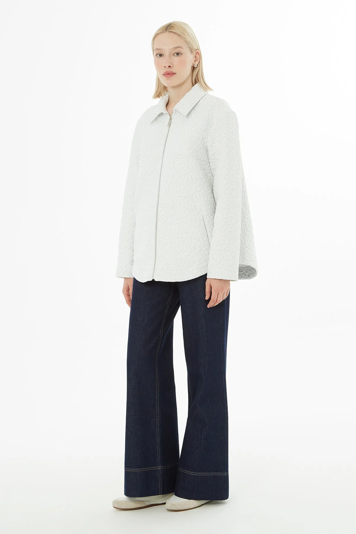 Ecru Jacket with Floral Brooch - Image 4