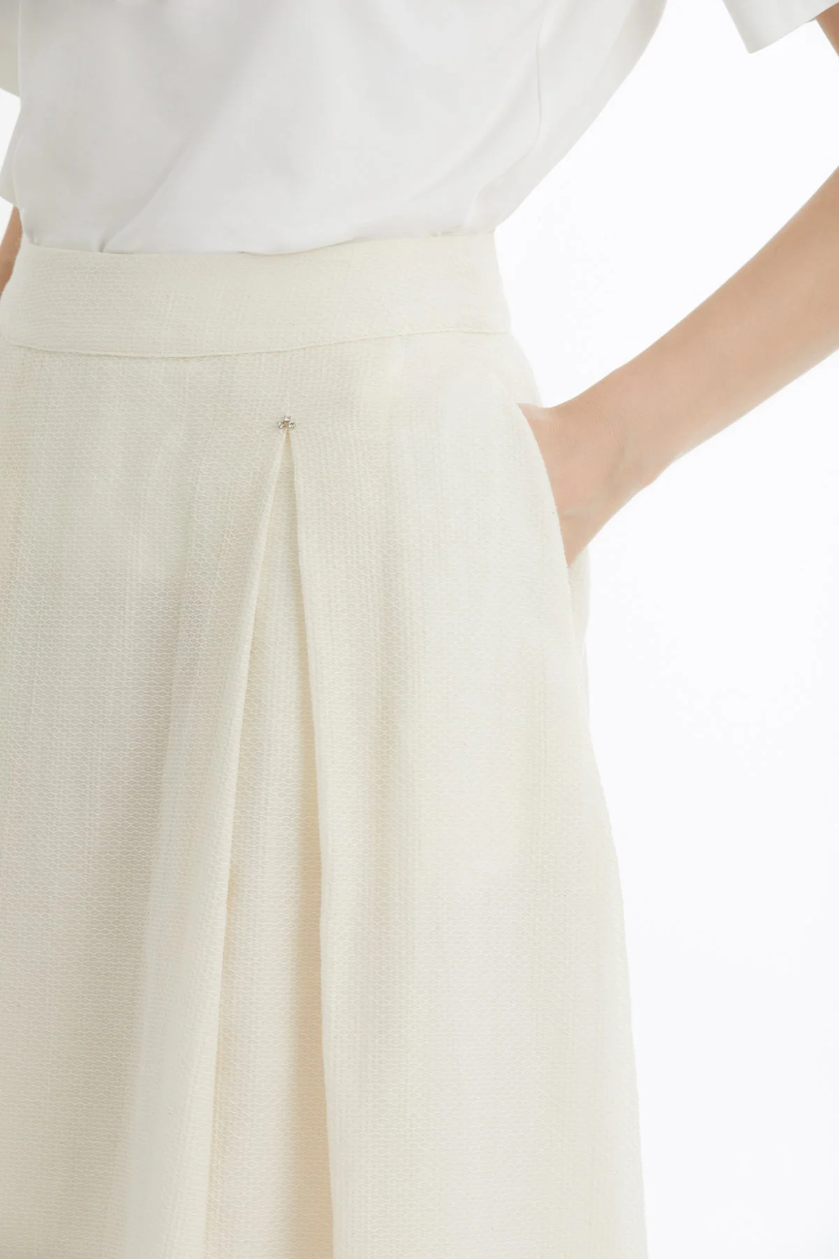 Ecru Pleated Embroidered Skirt - Image 3
