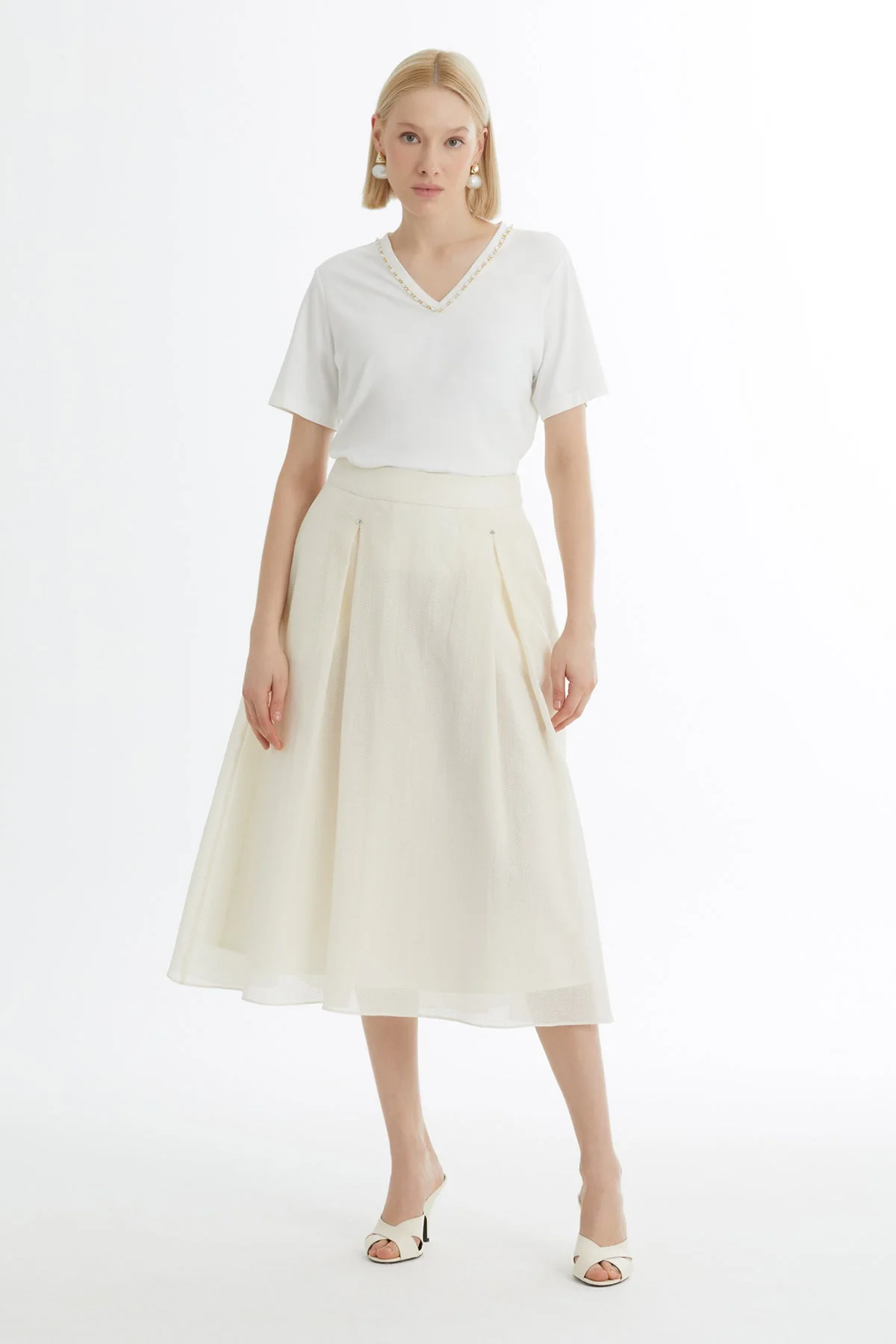 Ecru Pleated Embroidered Skirt - Image 4