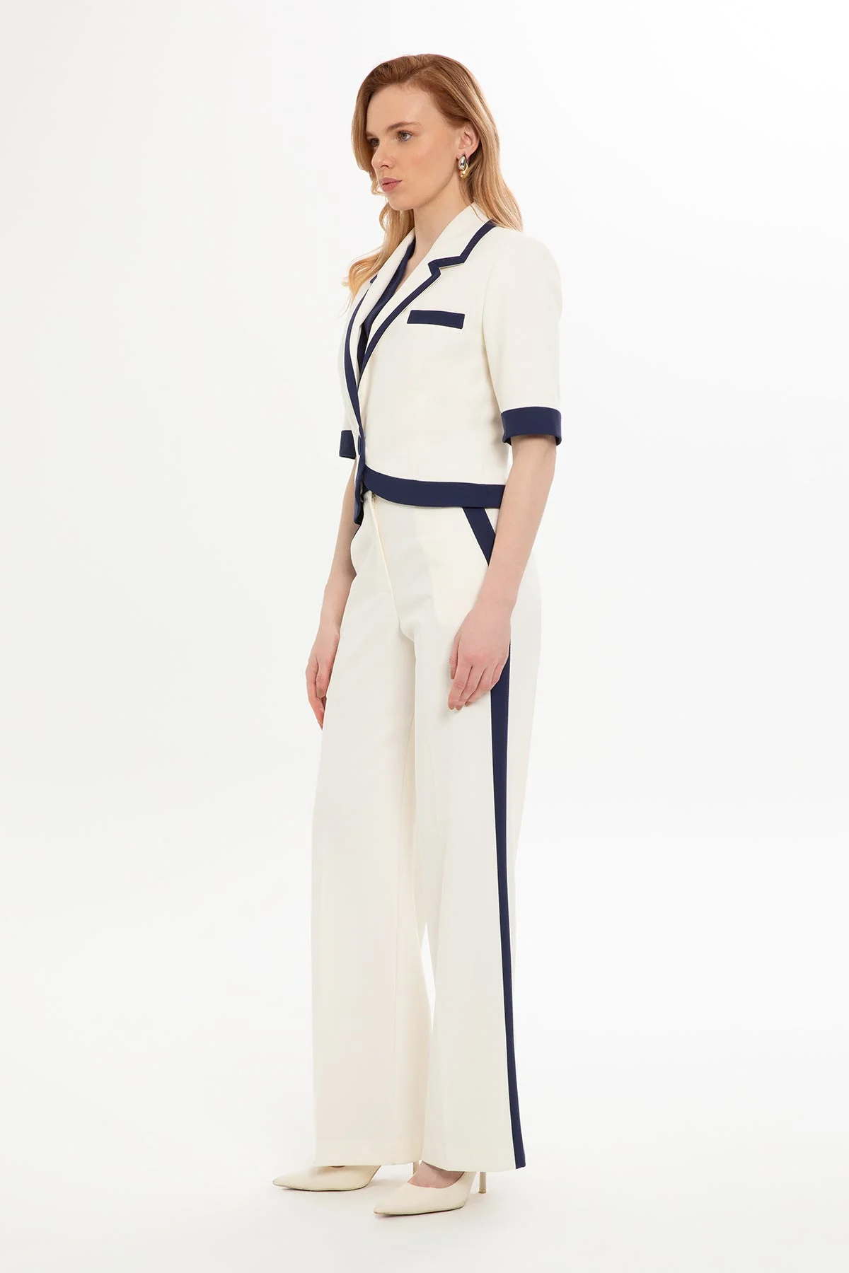 Ecru Set with Short-Sleeved Jacket - Image 3