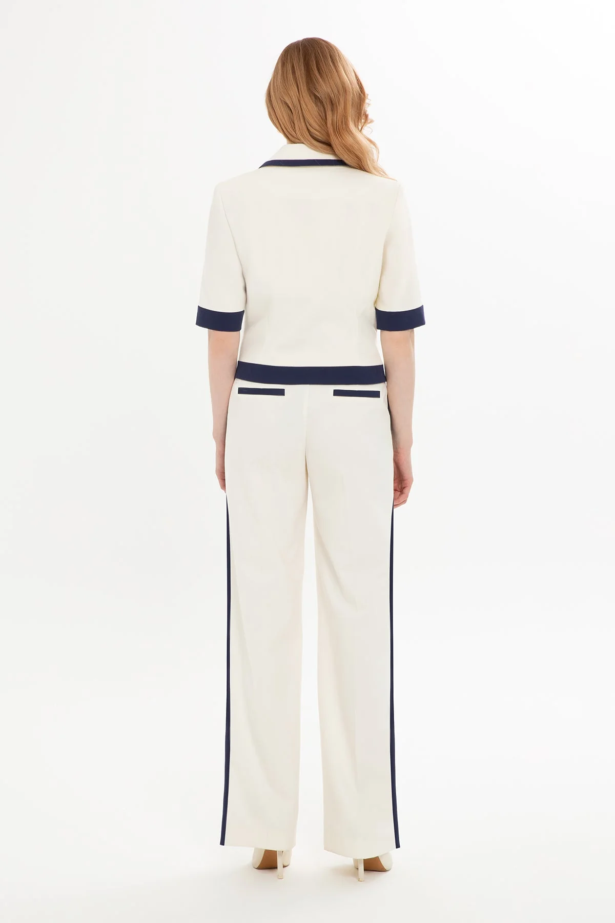 Ecru Set with Short-Sleeved Jacket - Image 4