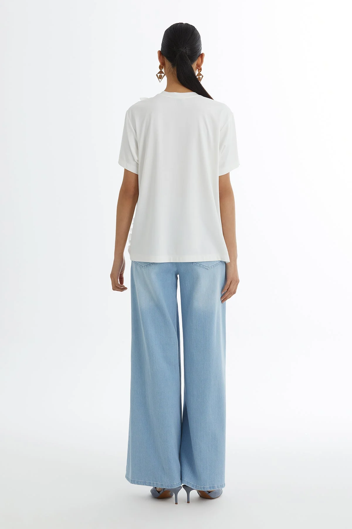 Ecru T-Shirt with Tulle Ribbon Accessory - Image 5