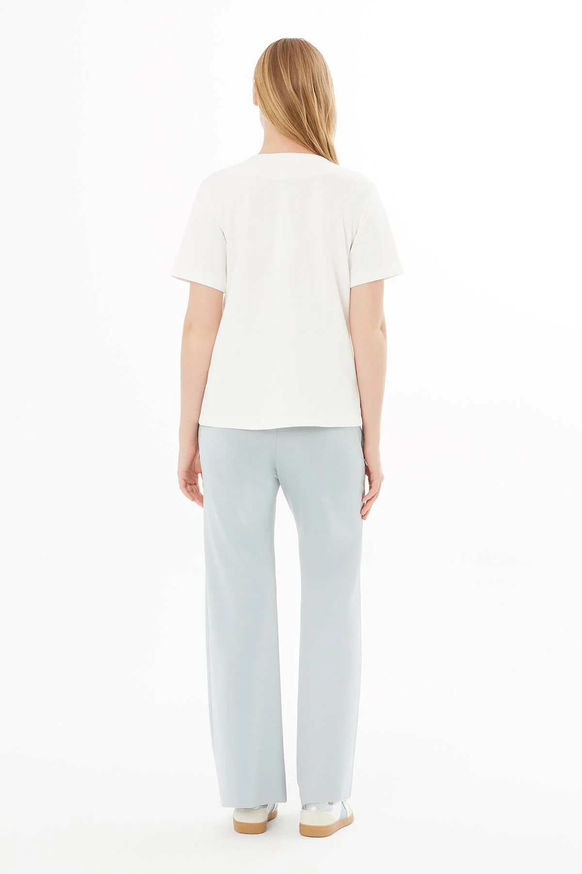 Ecru V-Neck T-Shirt with Embroidered Detail - Image 4