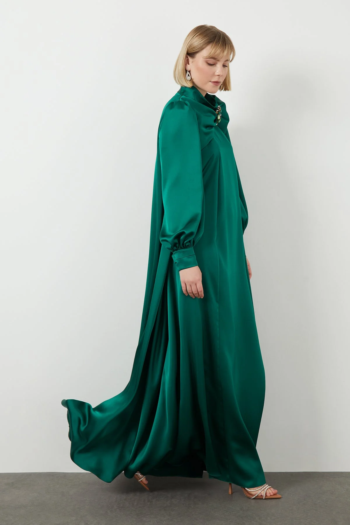 Emerald Green Embroidered-Collar Bow-Detail Maxi Dress - Image 2