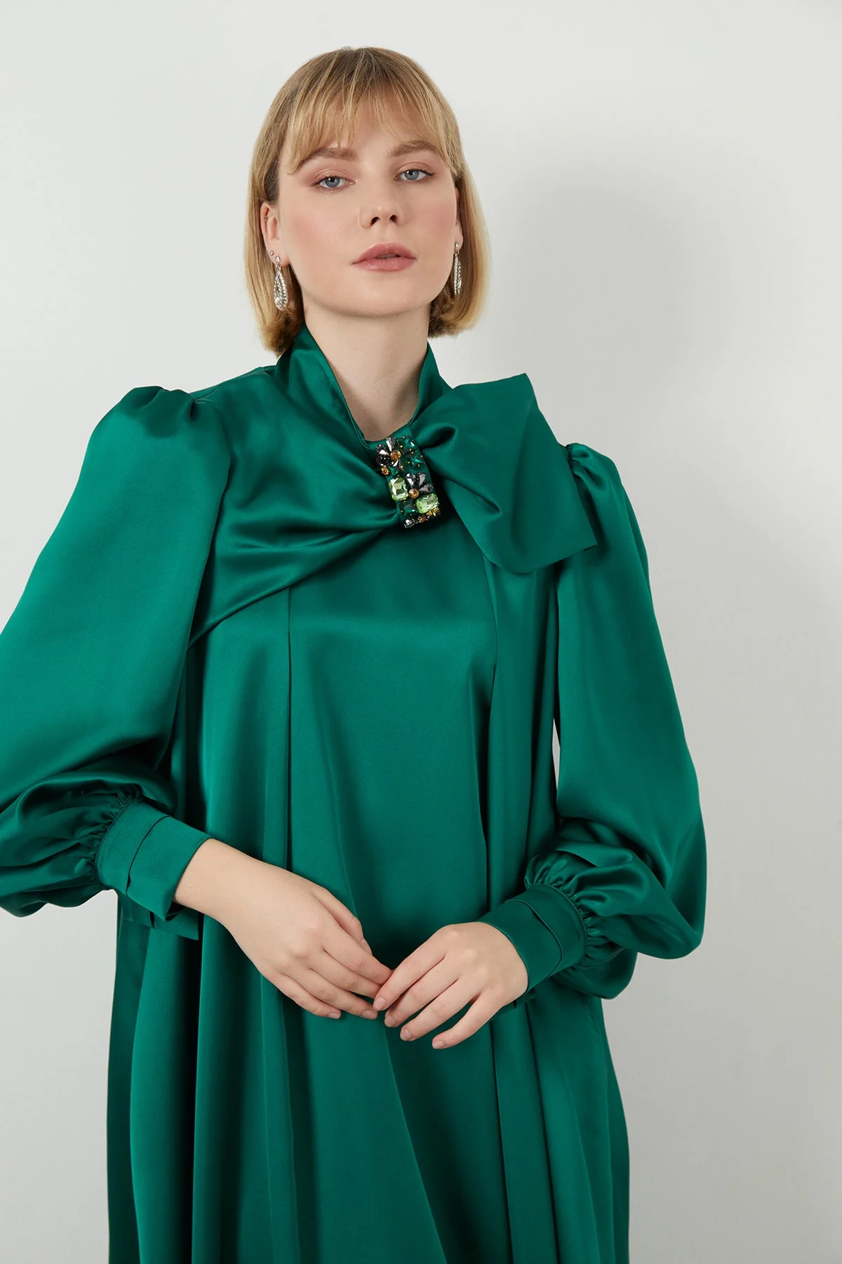 Emerald Green Embroidered-Collar Bow-Detail Maxi Dress - Image 3