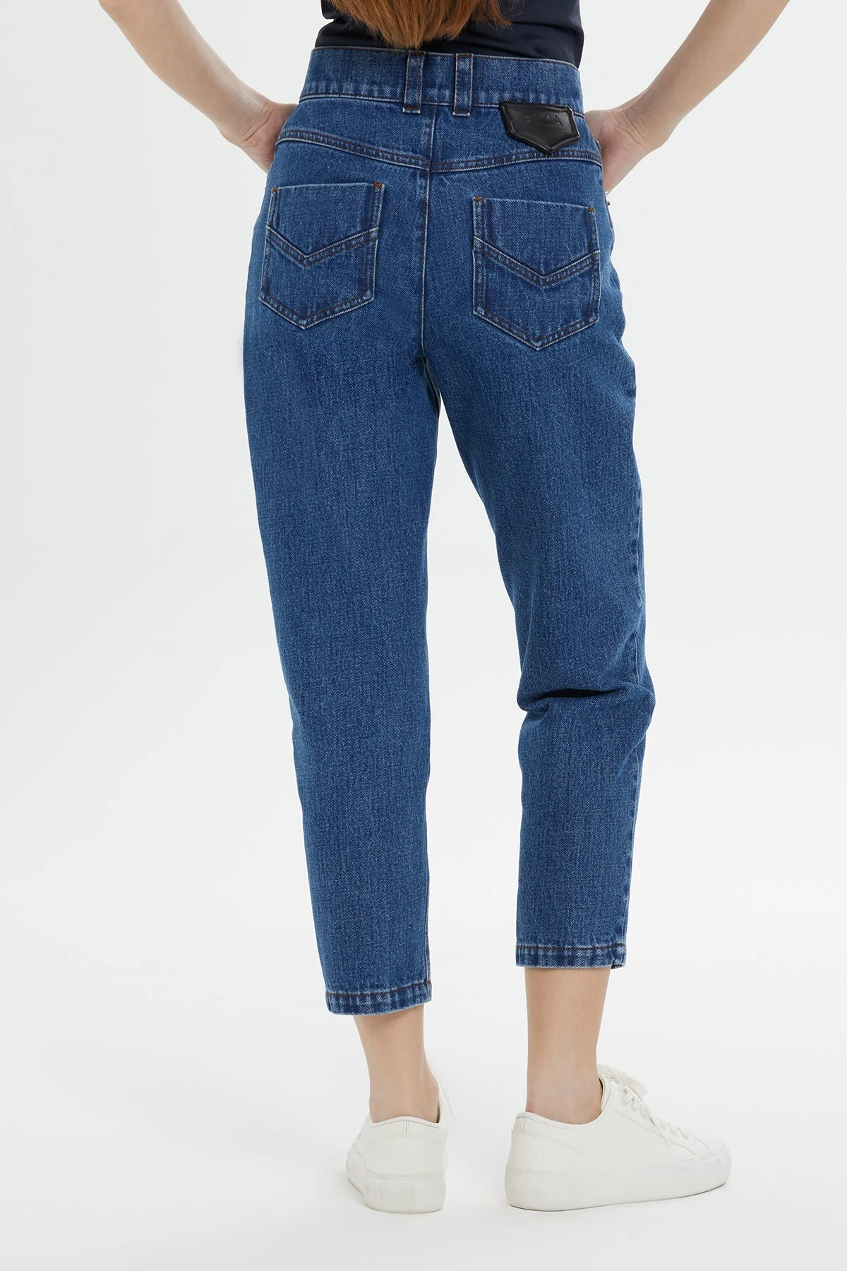 Five-Pocket Classic Jeans - Image 5