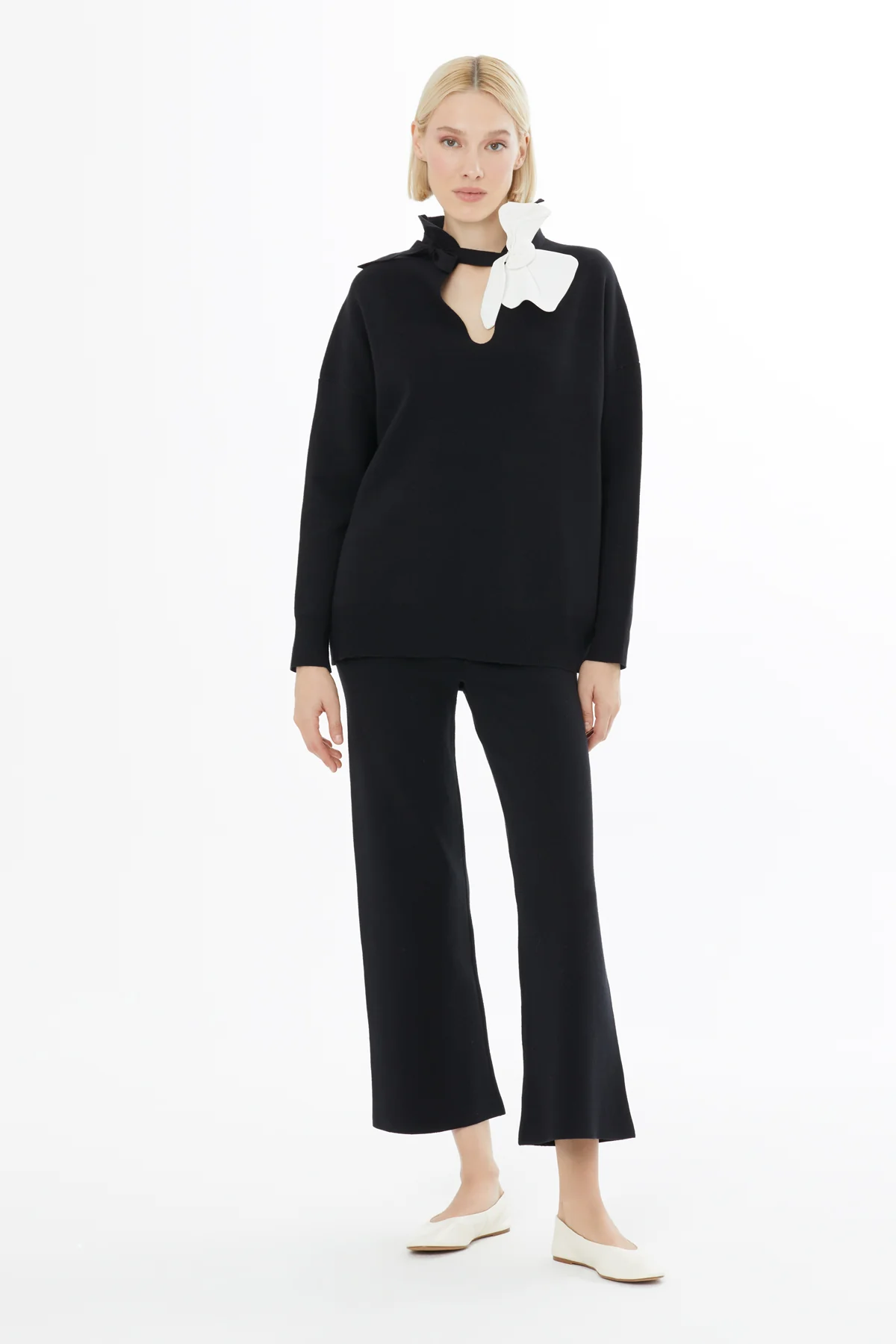 Floral Detail Long-Sleeve Knit Blouse in Black