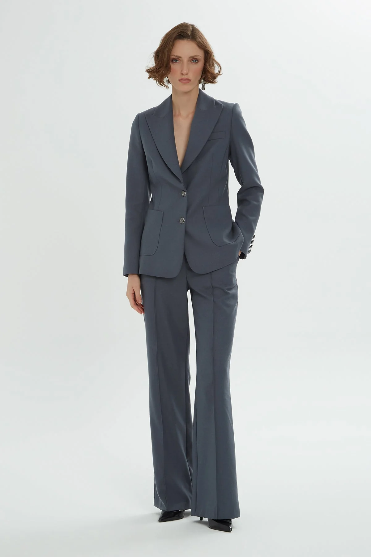 Grey Suit with Front-Button Closure - Image 2