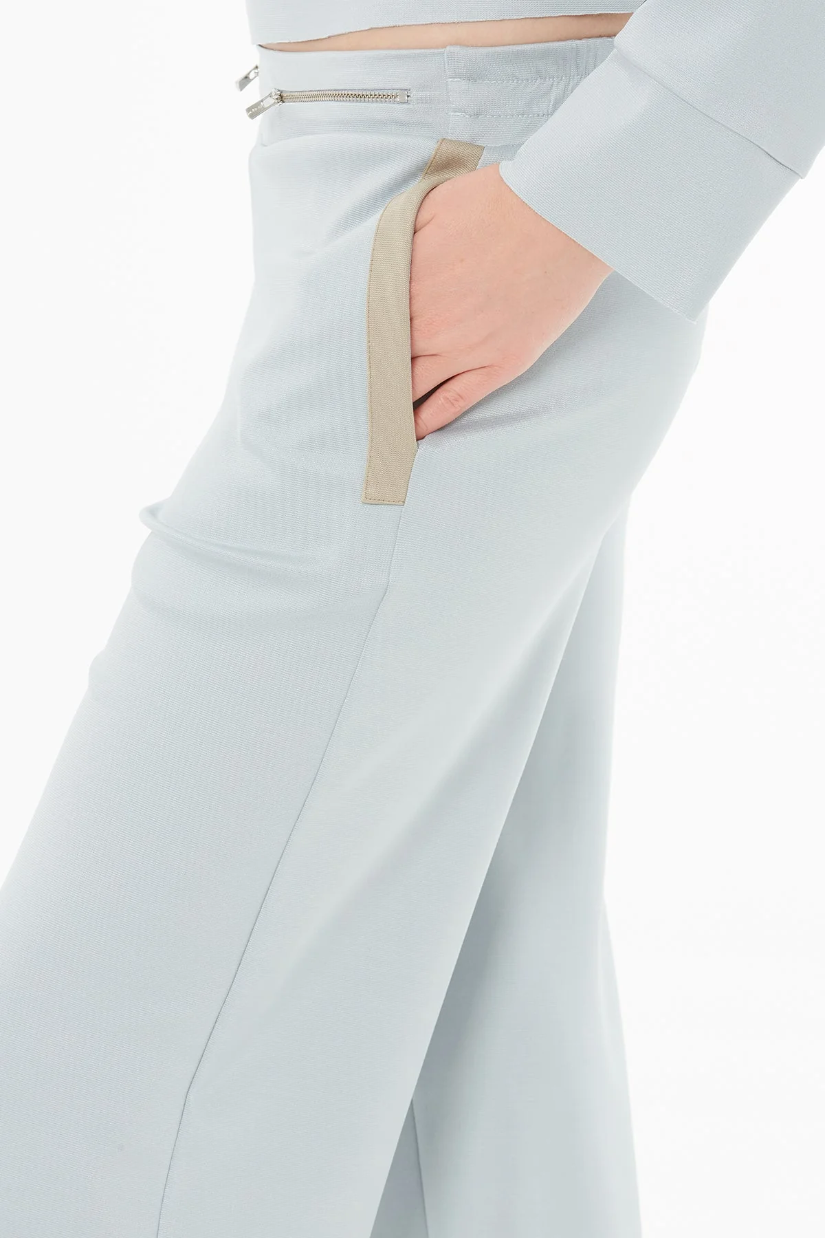 Grey Wide-Leg Pocketed Sweatpants - Image 3