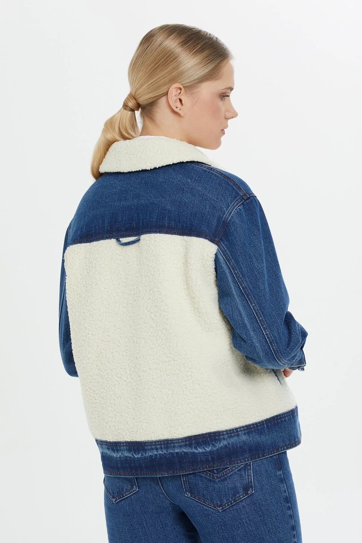 Plush-Detail Denim Jacket - Image 4