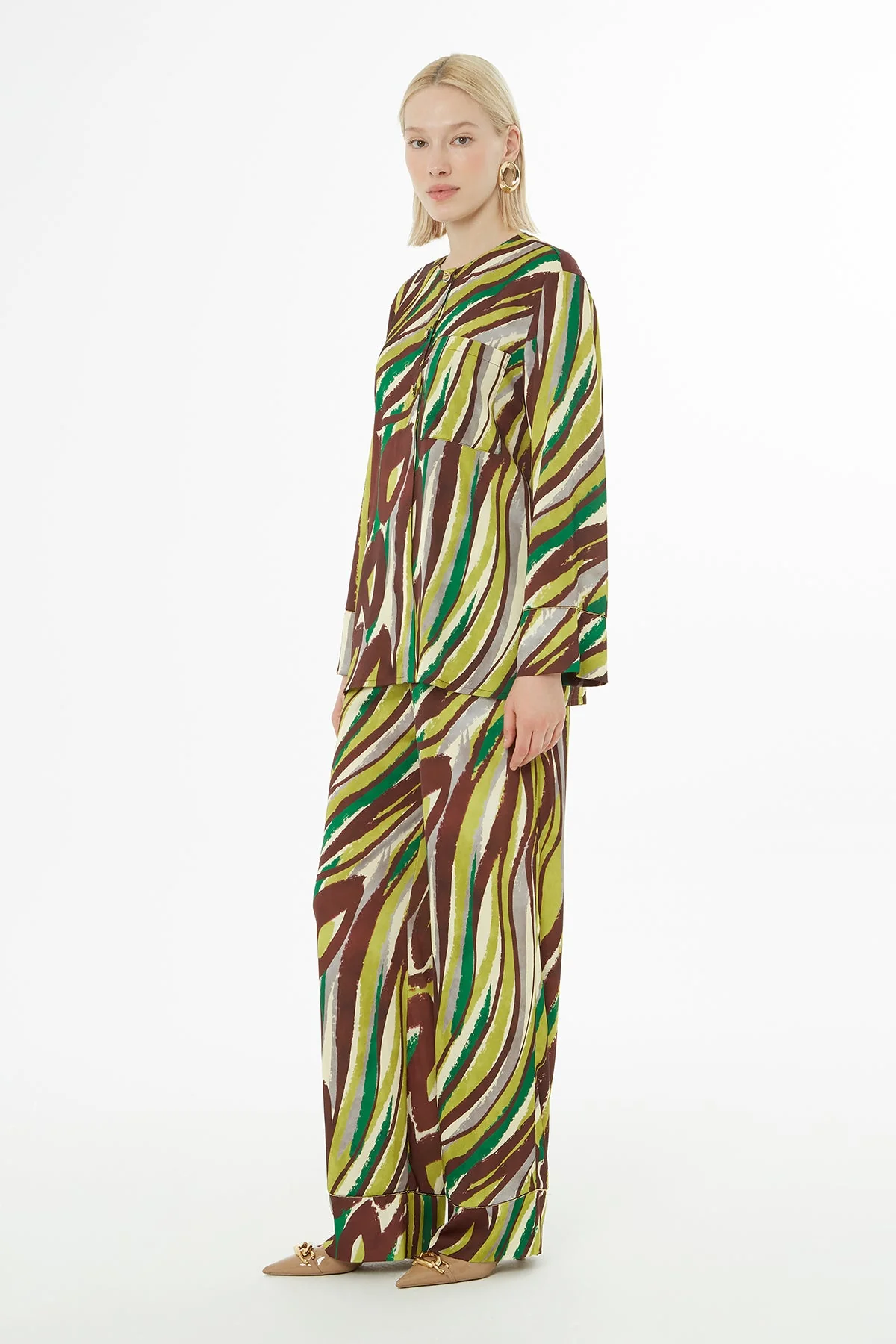 Printed Blouse and Pants Set - Image 3