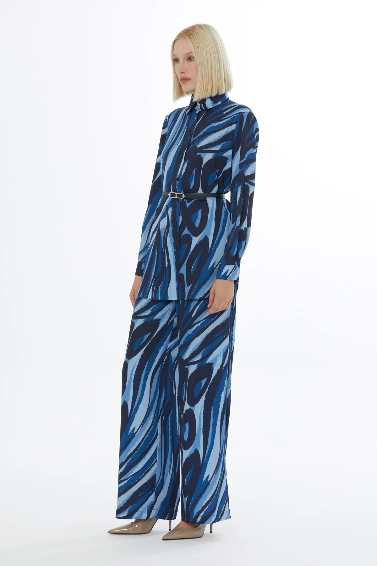 Printed Comfortable Belted Suit - Image 2