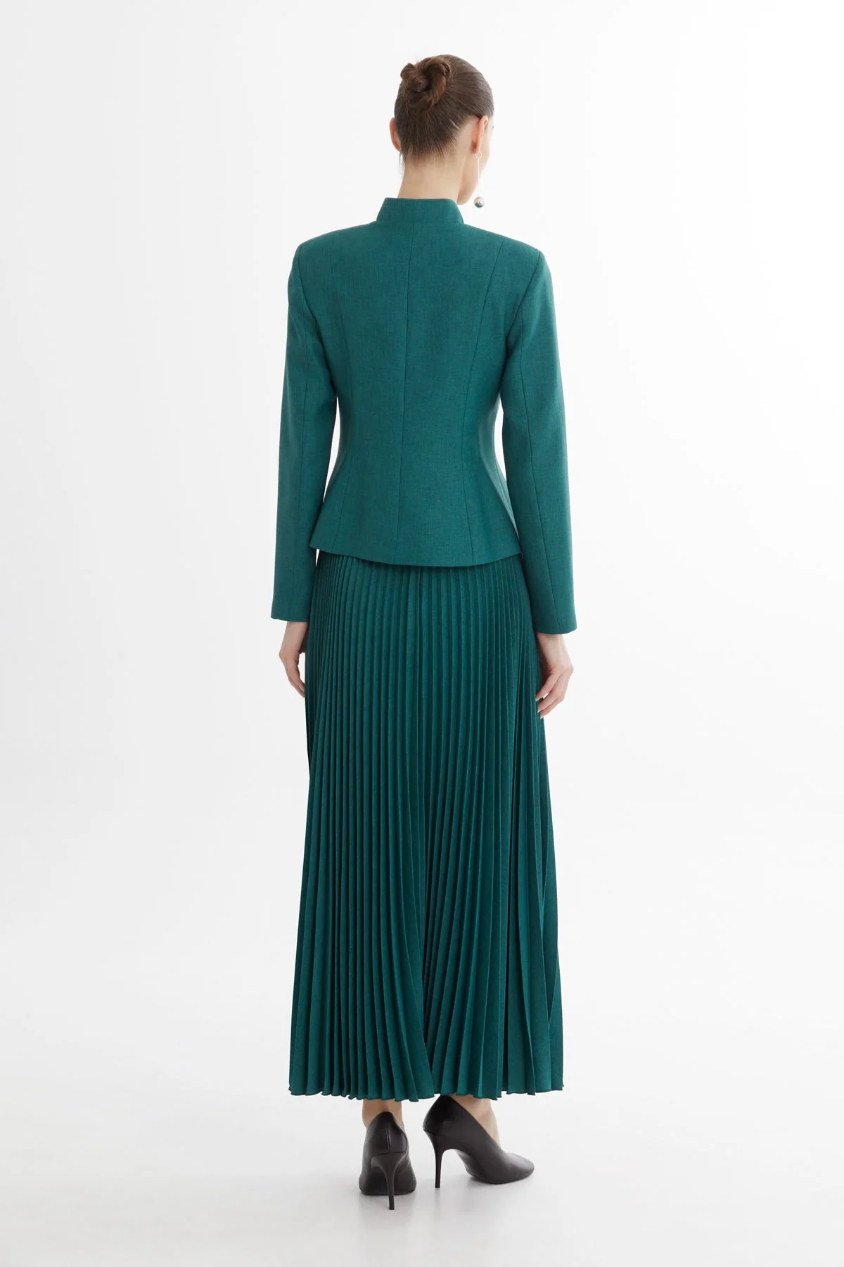 Green Short Jacket Suit with Brooch - Image 4