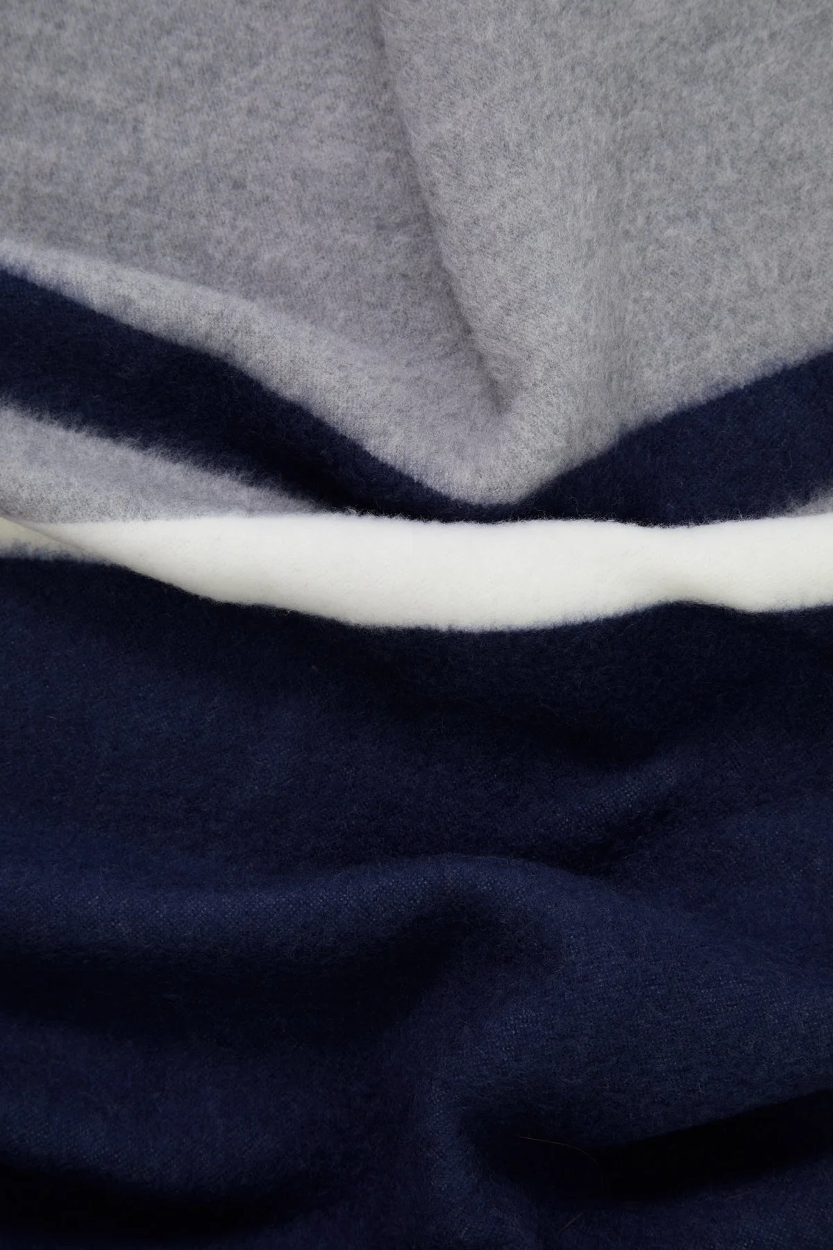Striped Patterned Shawl - Image 4