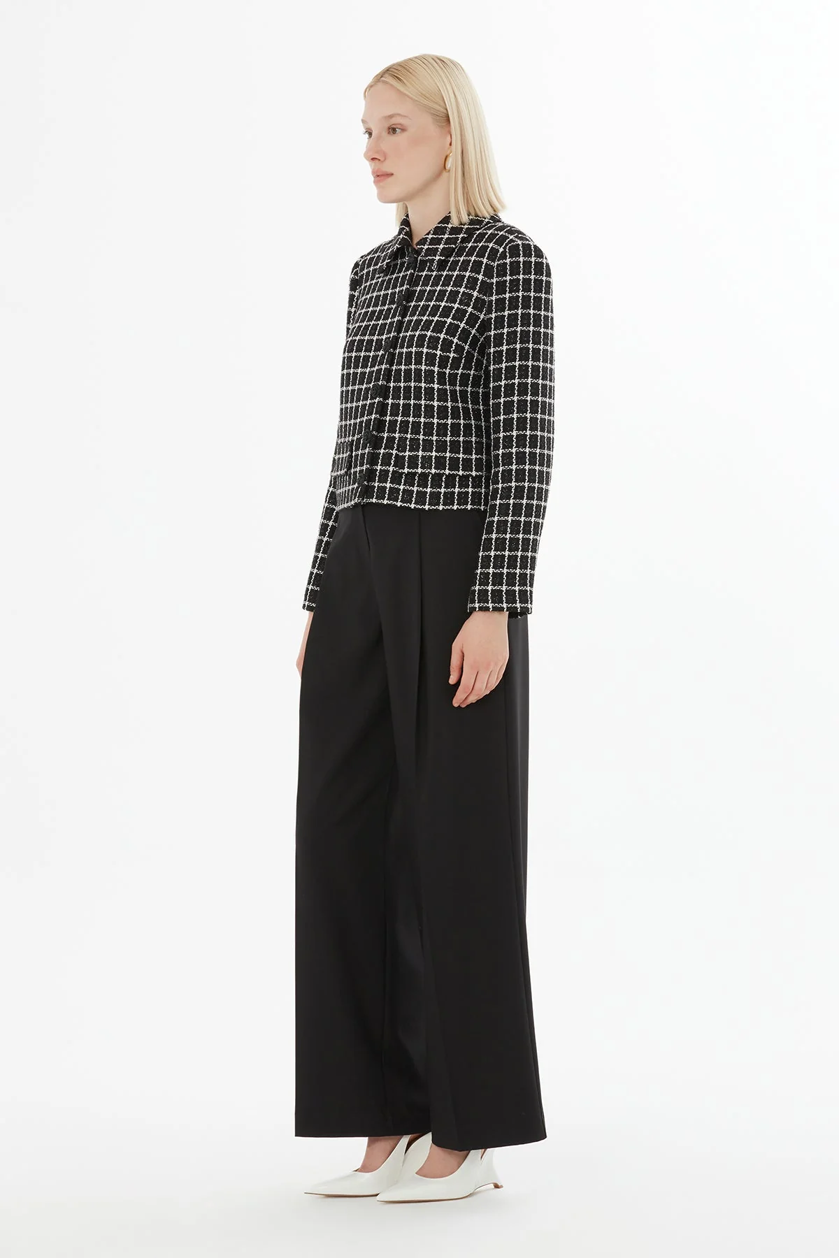 Suit with Jacket with Single Closure and Palazzo Pants - Image 4