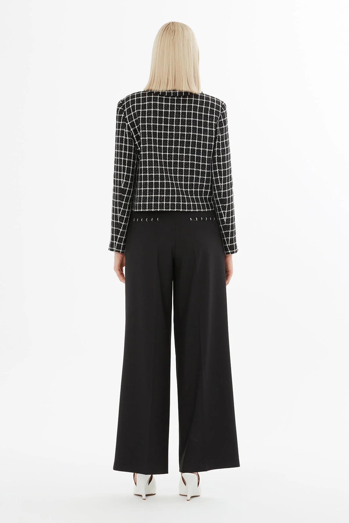Suit with Jacket with Single Closure and Palazzo Pants - Image 5