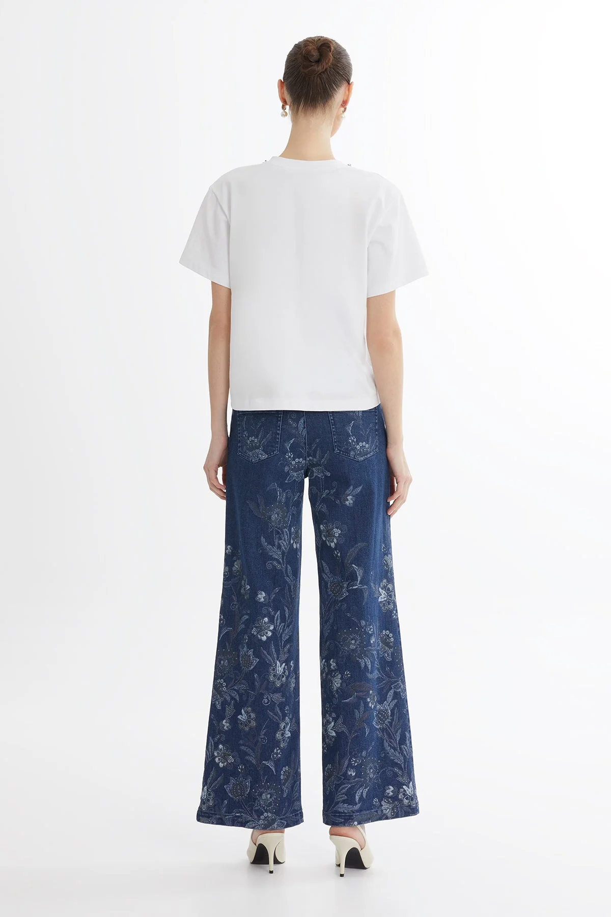 White Embroidered Collar T-Shirt - Image 5