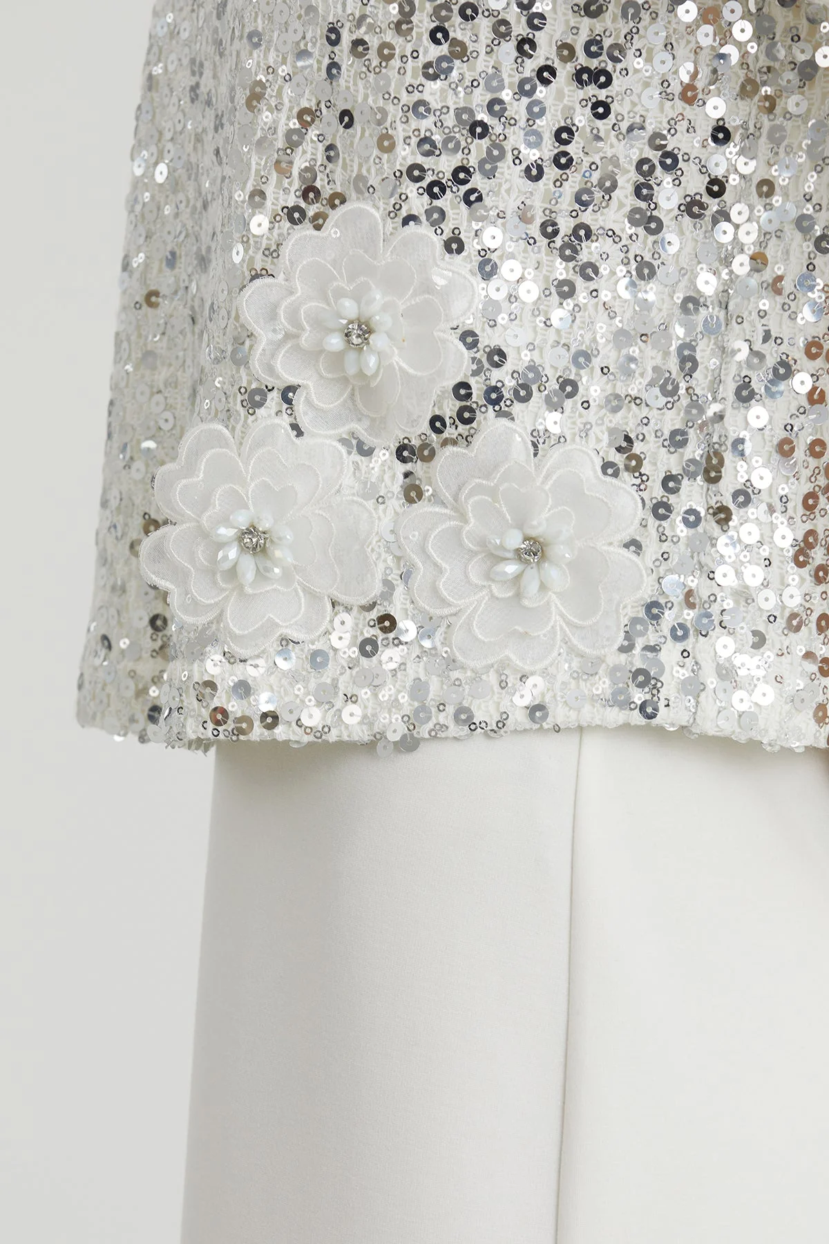 White Floral Embroidered Stretch Dress - Image 3