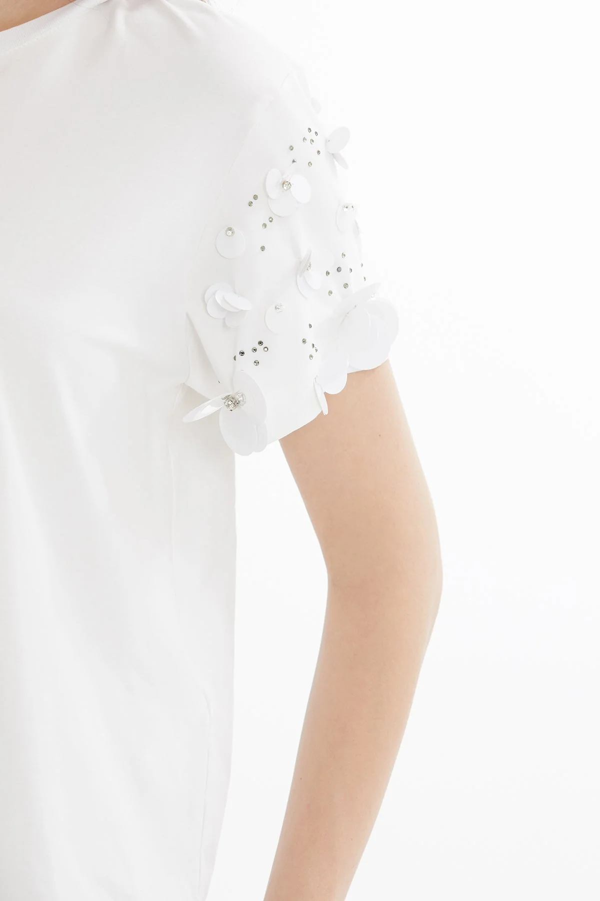 White Short-Sleeve Embroidered T-Shirt - Image 3